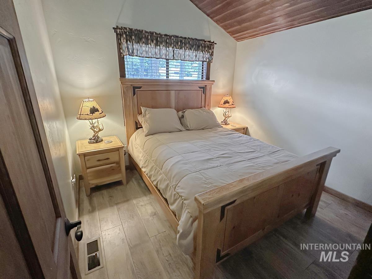 109 Par Drive, Cascade, Idaho 83611, 3 Bedrooms, 2 Bathrooms, Residential For Sale, Price $714,000,MLS 98961004