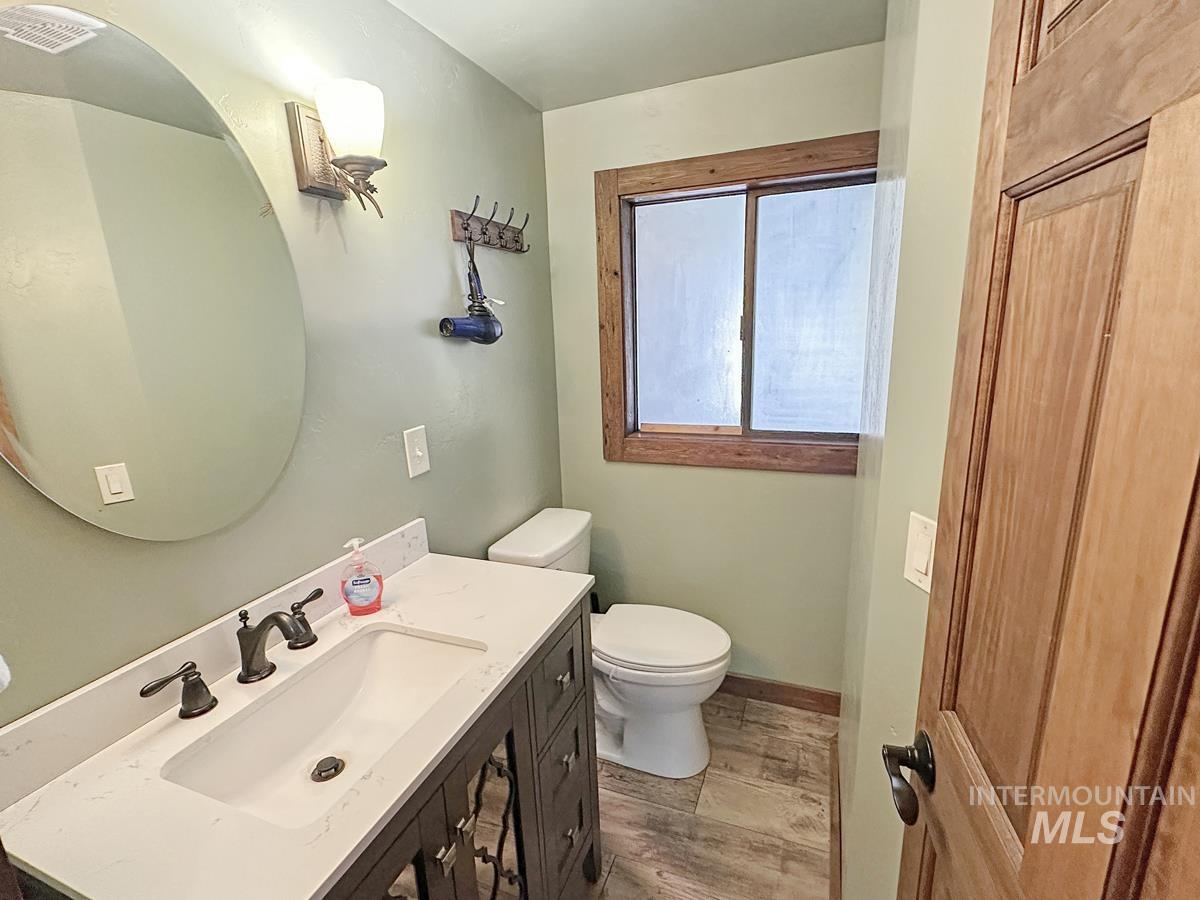 109 Par Drive, Cascade, Idaho 83611, 3 Bedrooms, 2 Bathrooms, Residential For Sale, Price $714,000,MLS 98961004