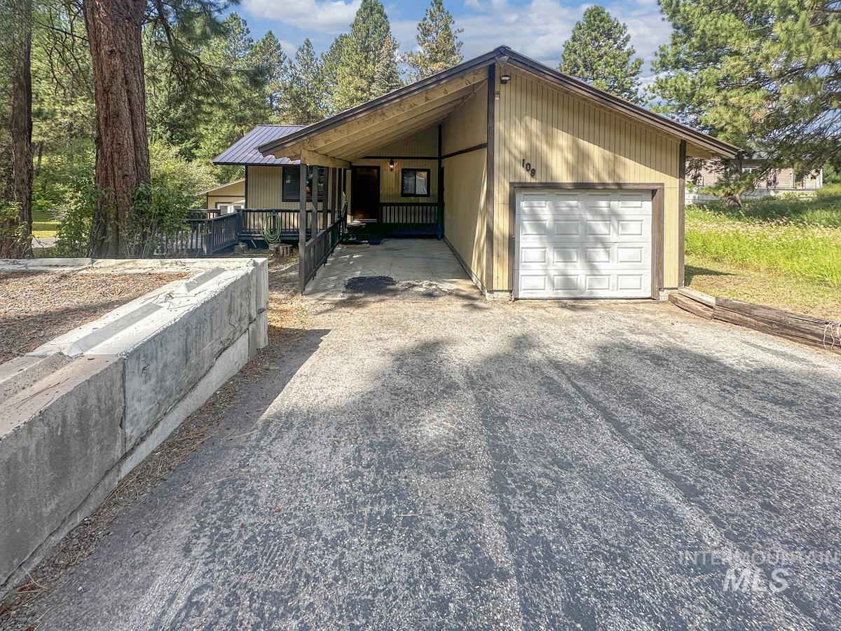 109 Par Drive, Cascade, Idaho 83611, 3 Bedrooms, 2 Bathrooms, Residential For Sale, Price $714,000,MLS 98961004