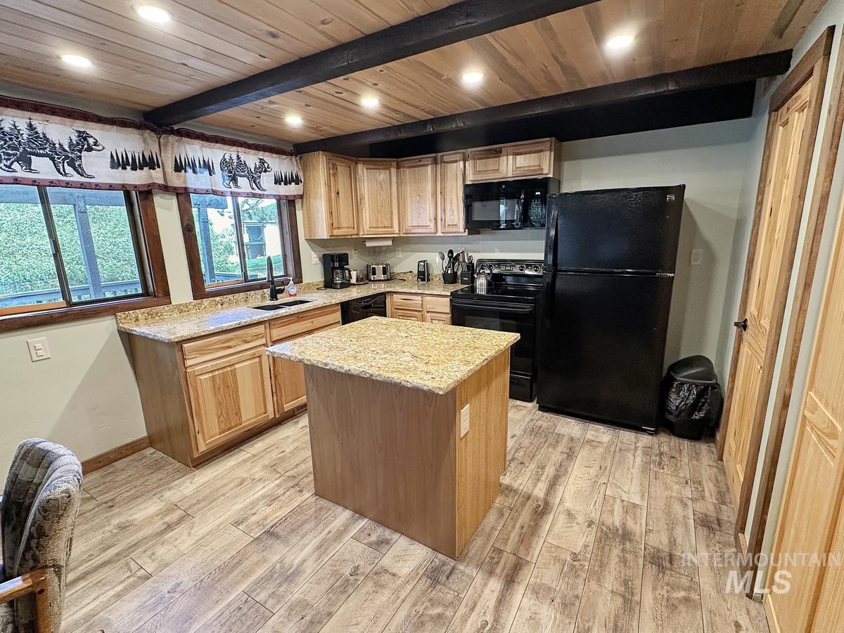 109 Par Drive, Cascade, Idaho 83611, 3 Bedrooms, 2 Bathrooms, Residential For Sale, Price $714,000,MLS 98961004