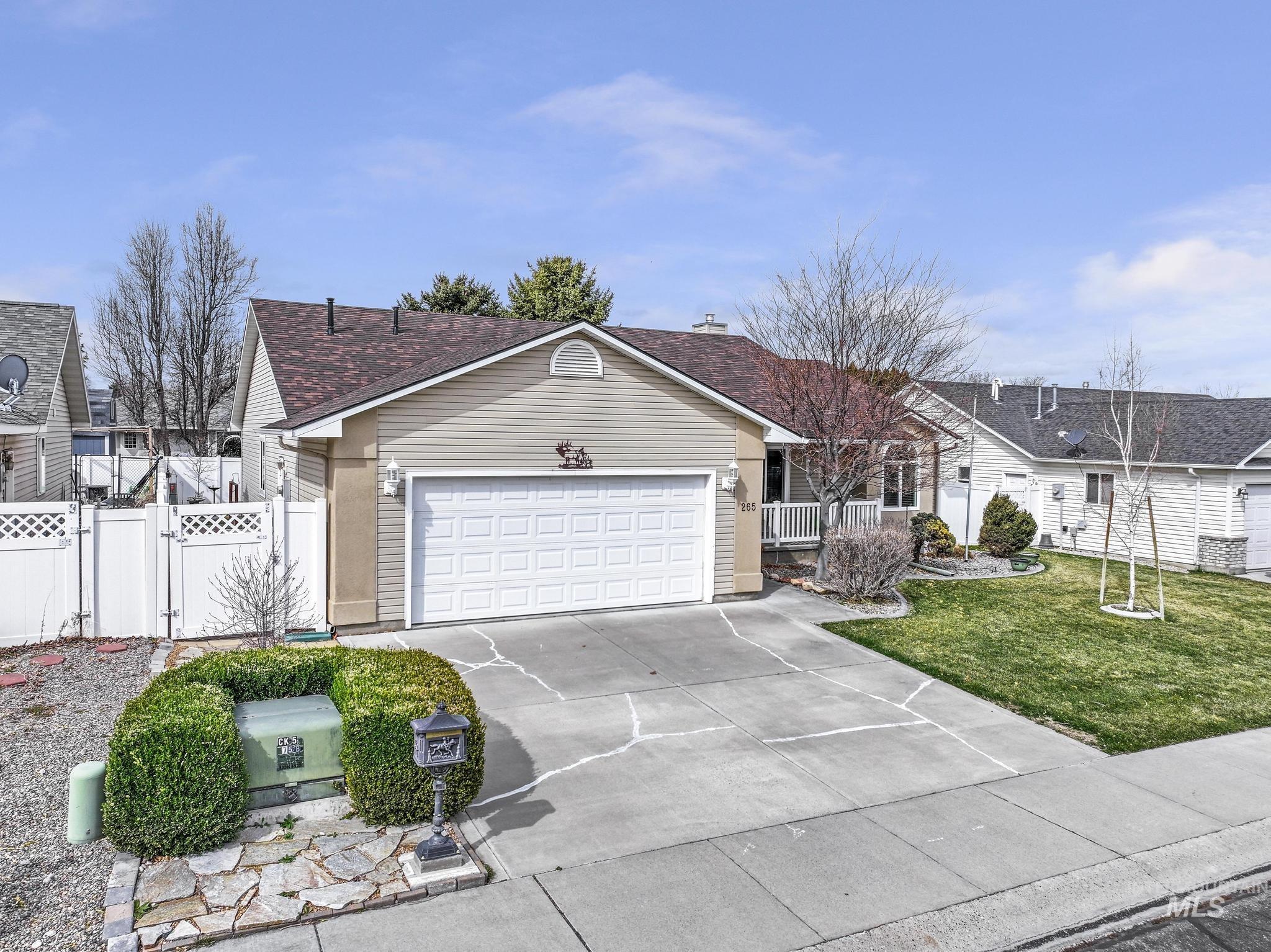 265 Cedar Park Cir, Twin Falls, Idaho 83301, 3 Bedrooms, 2 Bathrooms, Residential For Sale, Price $388,000,MLS 98961006