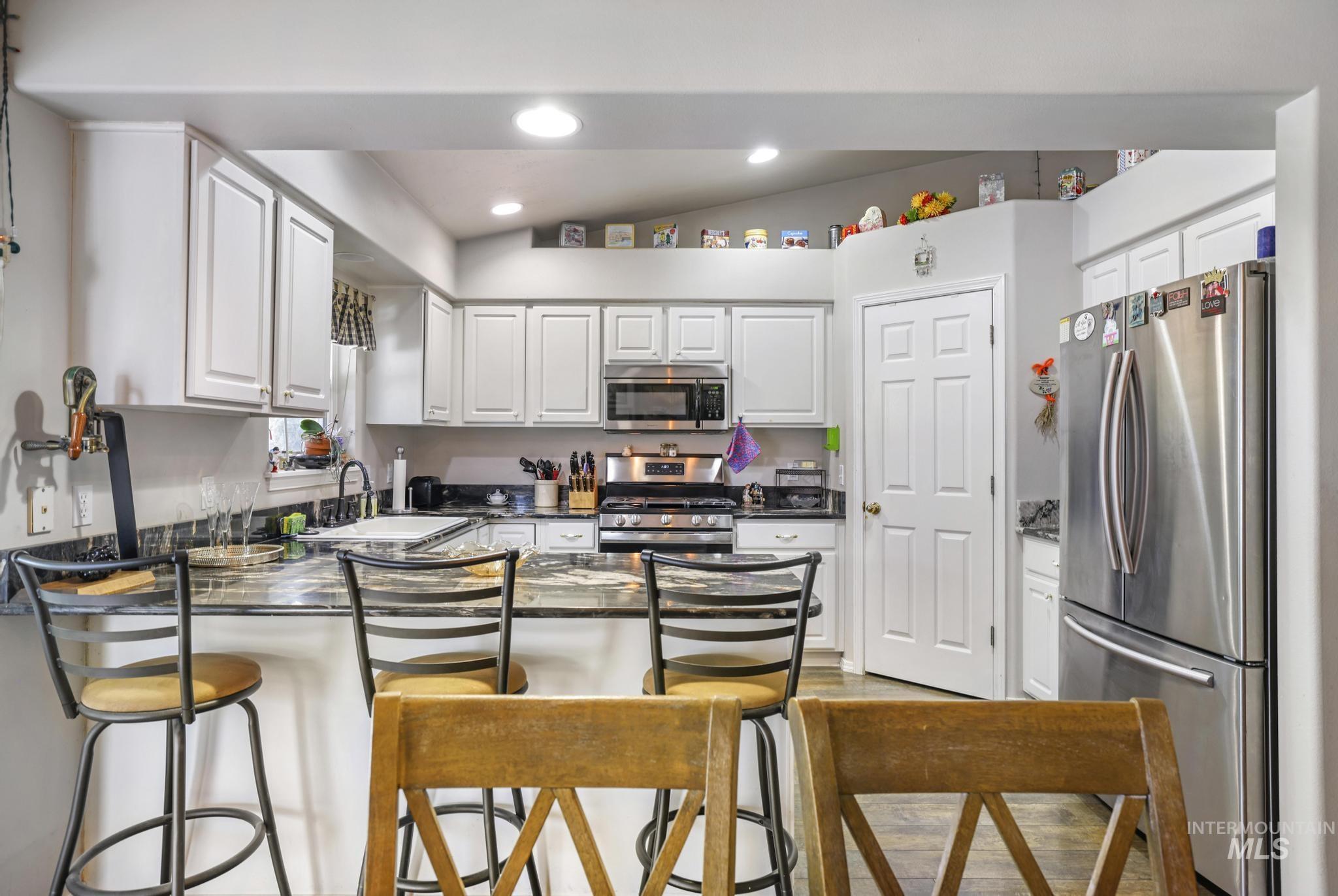 265 Cedar Park Cir, Twin Falls, Idaho 83301, 3 Bedrooms, 2 Bathrooms, Residential For Sale, Price $388,000,MLS 98961006