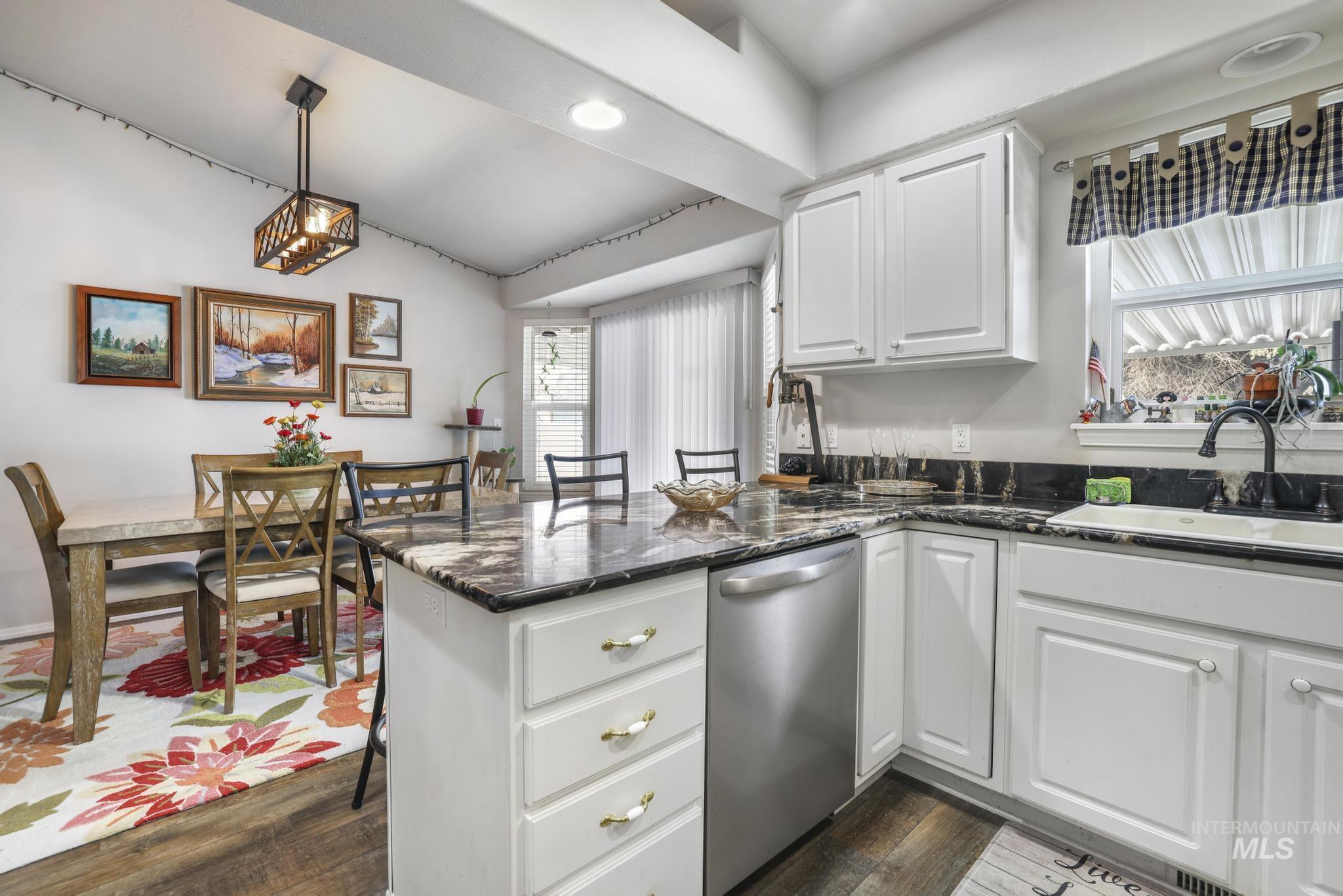 265 Cedar Park Cir, Twin Falls, Idaho 83301, 3 Bedrooms, 2 Bathrooms, Residential For Sale, Price $388,000,MLS 98961006