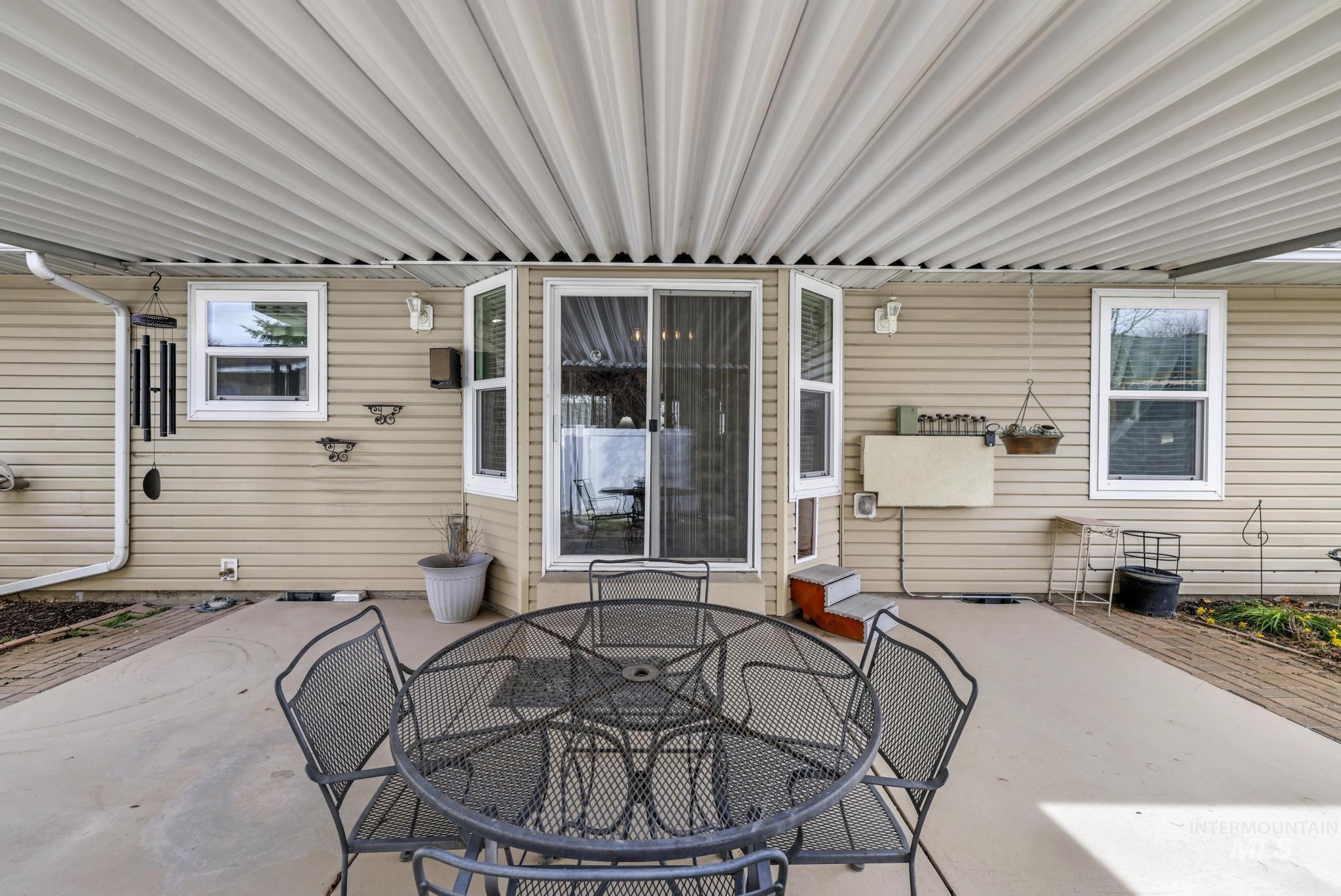 265 Cedar Park Cir, Twin Falls, Idaho 83301, 3 Bedrooms, 2 Bathrooms, Residential For Sale, Price $388,000,MLS 98961006