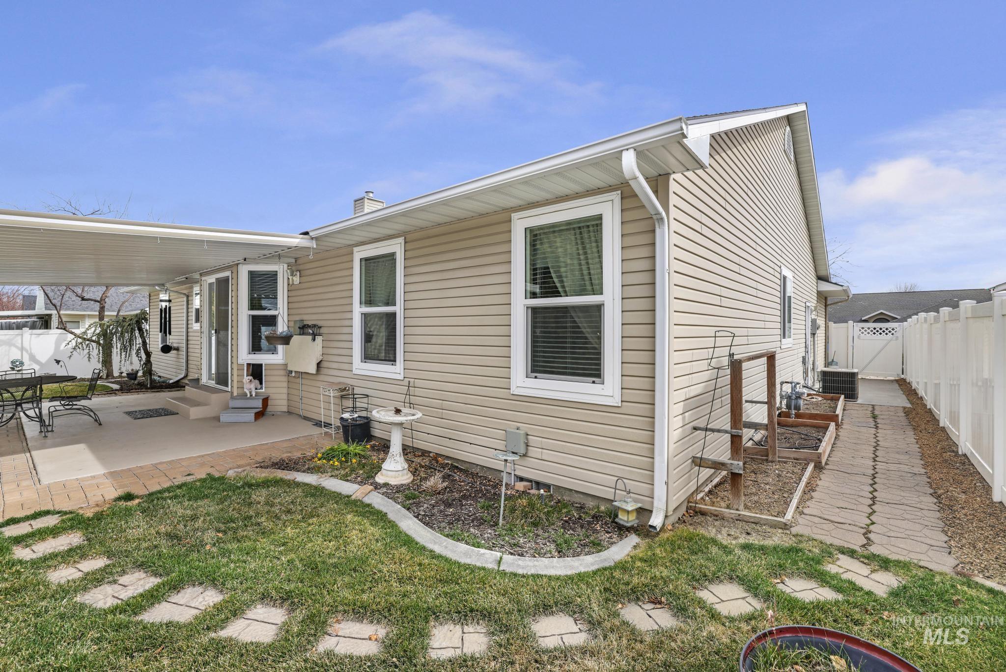 265 Cedar Park Cir, Twin Falls, Idaho 83301, 3 Bedrooms, 2 Bathrooms, Residential For Sale, Price $388,000,MLS 98961006