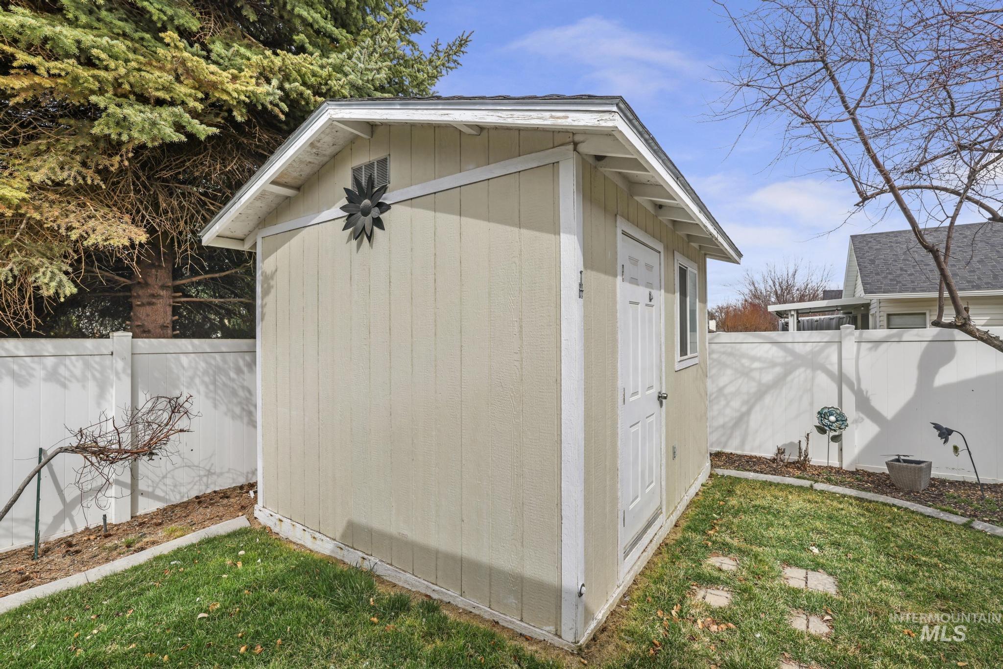 265 Cedar Park Cir, Twin Falls, Idaho 83301, 3 Bedrooms, 2 Bathrooms, Residential For Sale, Price $388,000,MLS 98961006