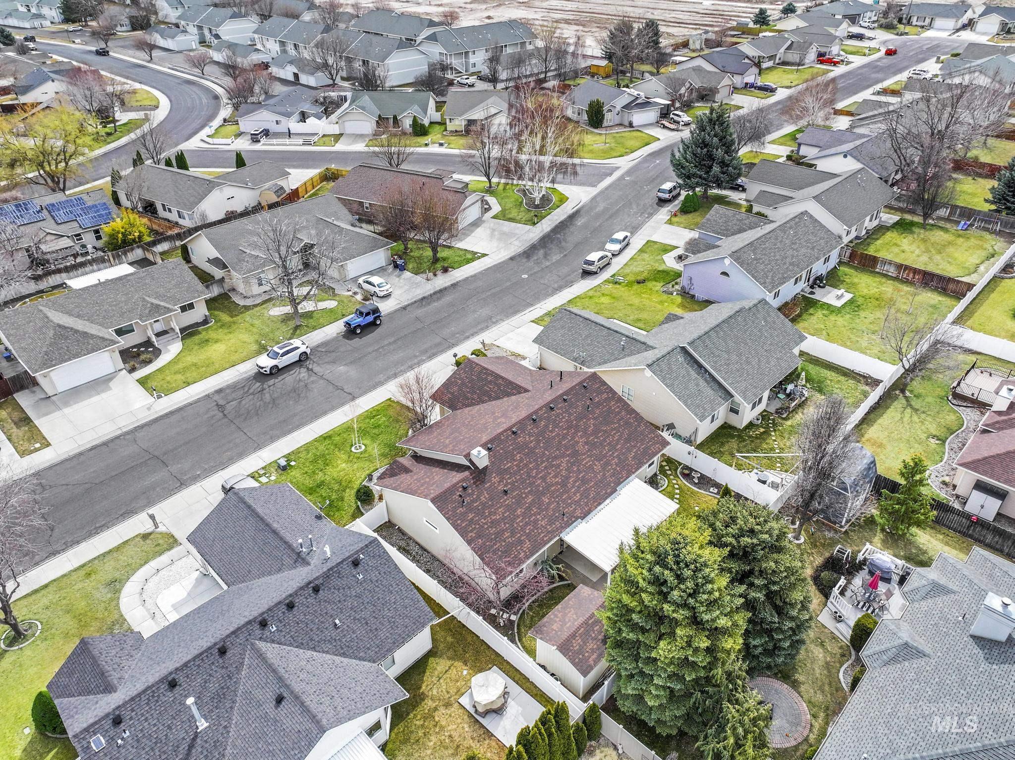 265 Cedar Park Cir, Twin Falls, Idaho 83301, 3 Bedrooms, 2 Bathrooms, Residential For Sale, Price $388,000,MLS 98961006