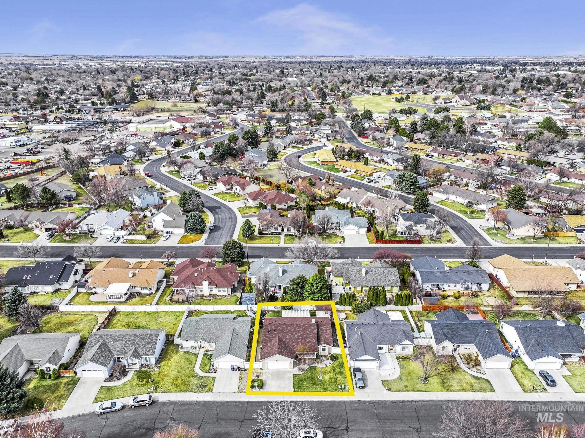 265 Cedar Park Cir, Twin Falls, Idaho 83301, 3 Bedrooms, 2 Bathrooms, Residential For Sale, Price $388,000,MLS 98961006