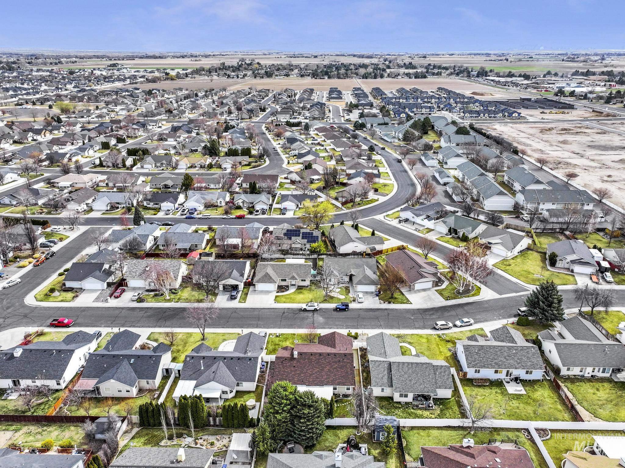 265 Cedar Park Cir, Twin Falls, Idaho 83301, 3 Bedrooms, 2 Bathrooms, Residential For Sale, Price $388,000,MLS 98961006