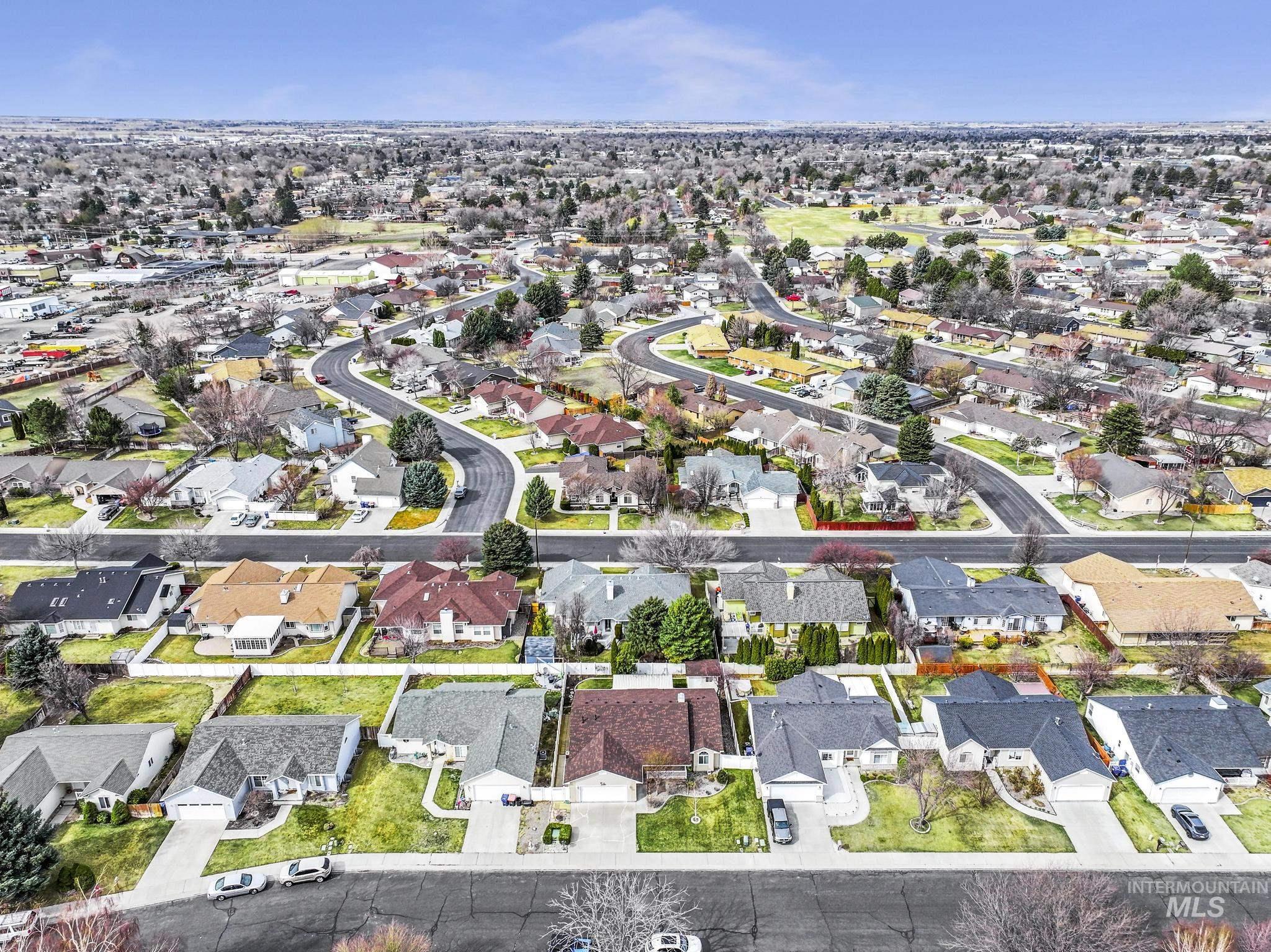 265 Cedar Park Cir, Twin Falls, Idaho 83301, 3 Bedrooms, 2 Bathrooms, Residential For Sale, Price $388,000,MLS 98961006