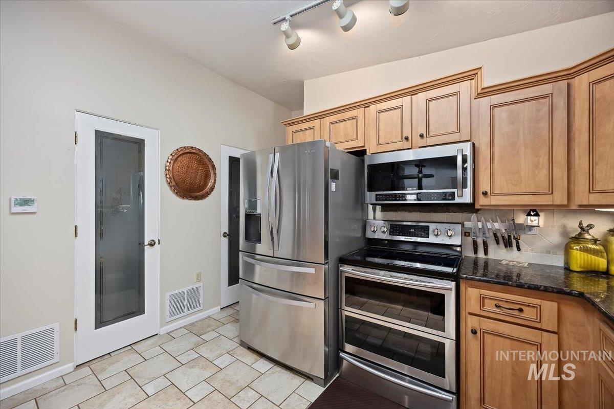 147 W 400 South, Jerome, Idaho 83338, 4 Bedrooms, 3 Bathrooms, Residential For Sale, Price $684,000, 98961021