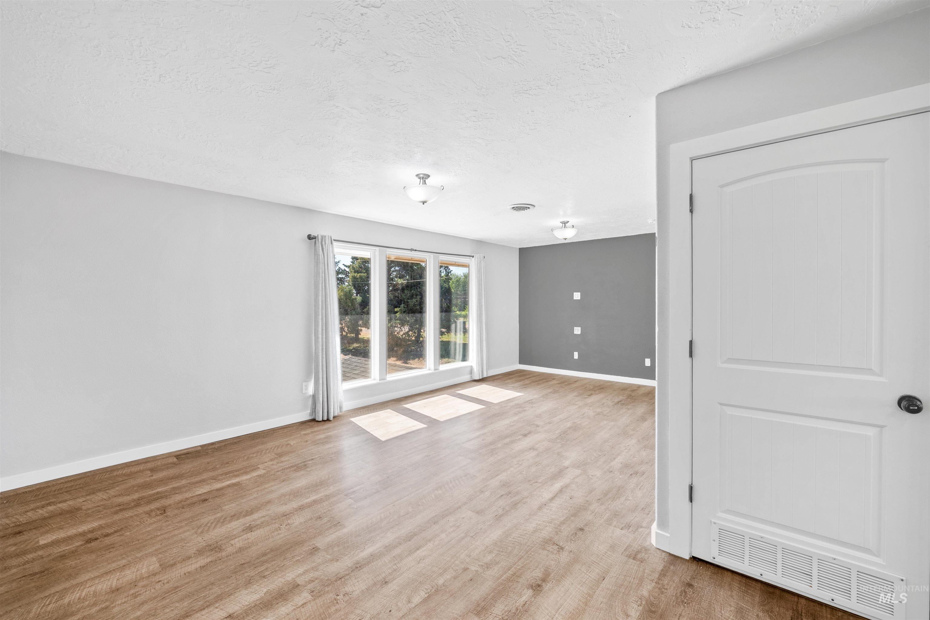 10947 Iowa Ave, Payette, Idaho 83661, 5 Bedrooms, 3 Bathrooms, Residential For Sale, Price $520,000,MLS 98961022