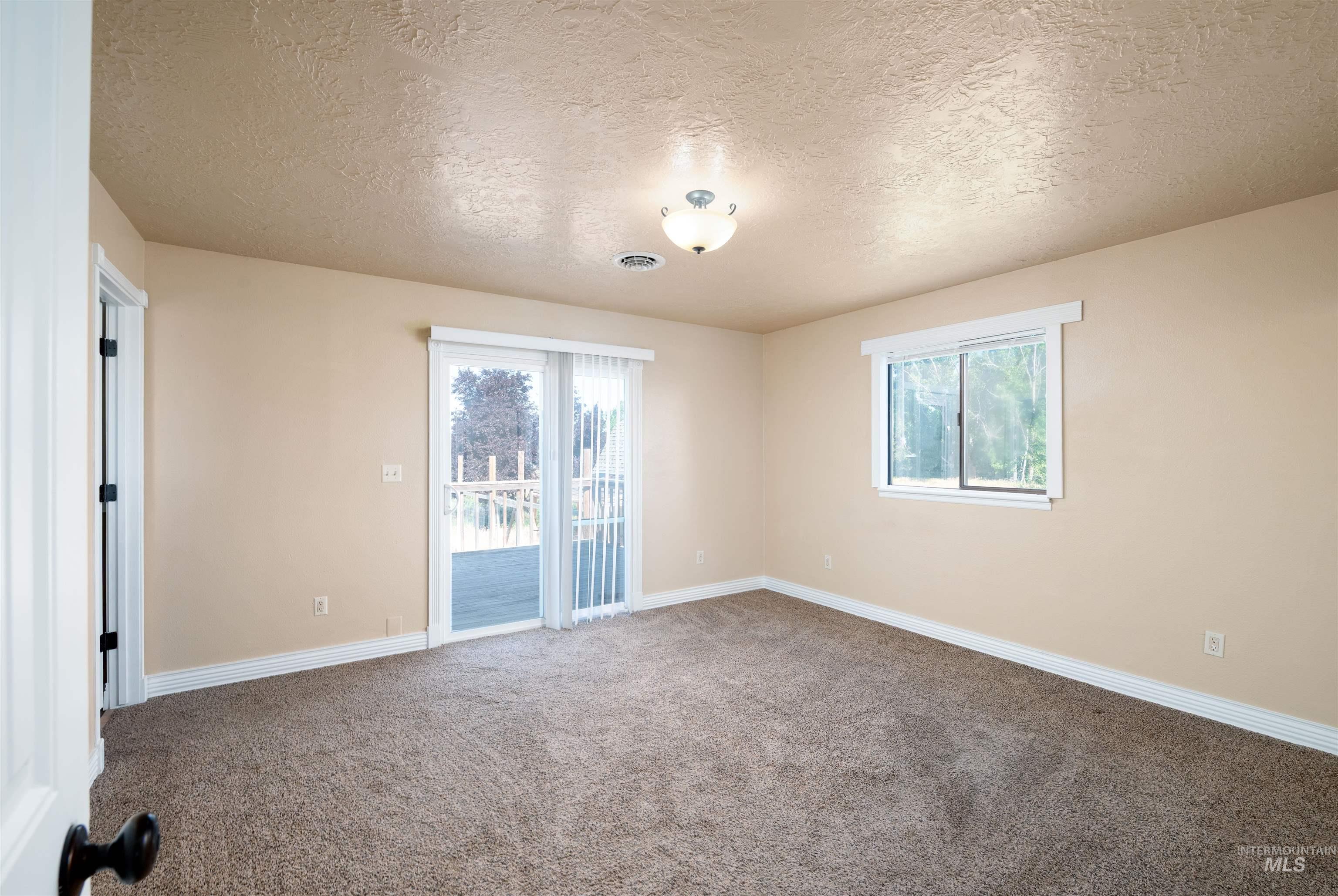 10947 Iowa Ave, Payette, Idaho 83661, 5 Bedrooms, 3 Bathrooms, Residential For Sale, Price $520,000,MLS 98961022