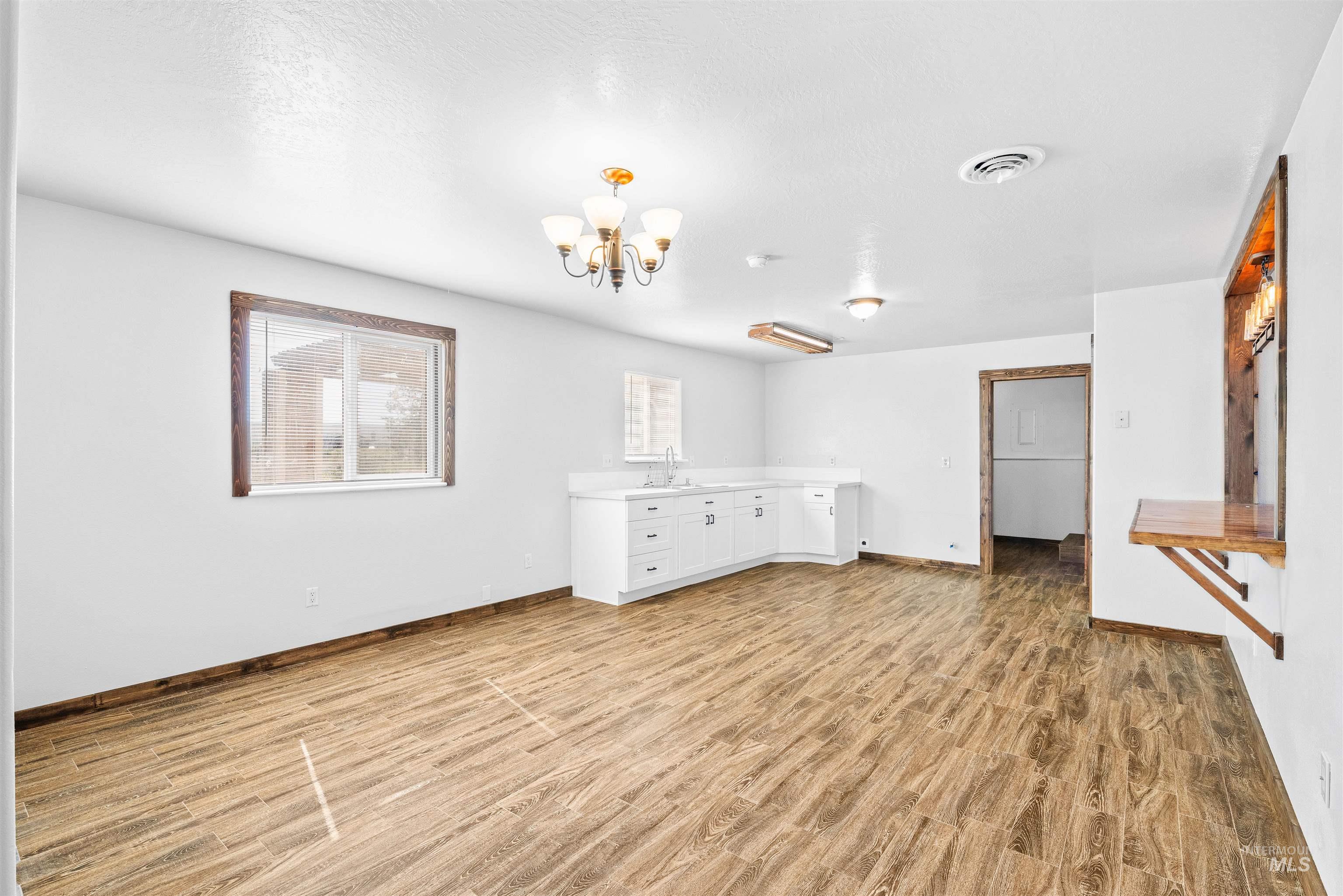 10947 Iowa Ave, Payette, Idaho 83661, 5 Bedrooms, 3 Bathrooms, Residential For Sale, Price $520,000,MLS 98961022