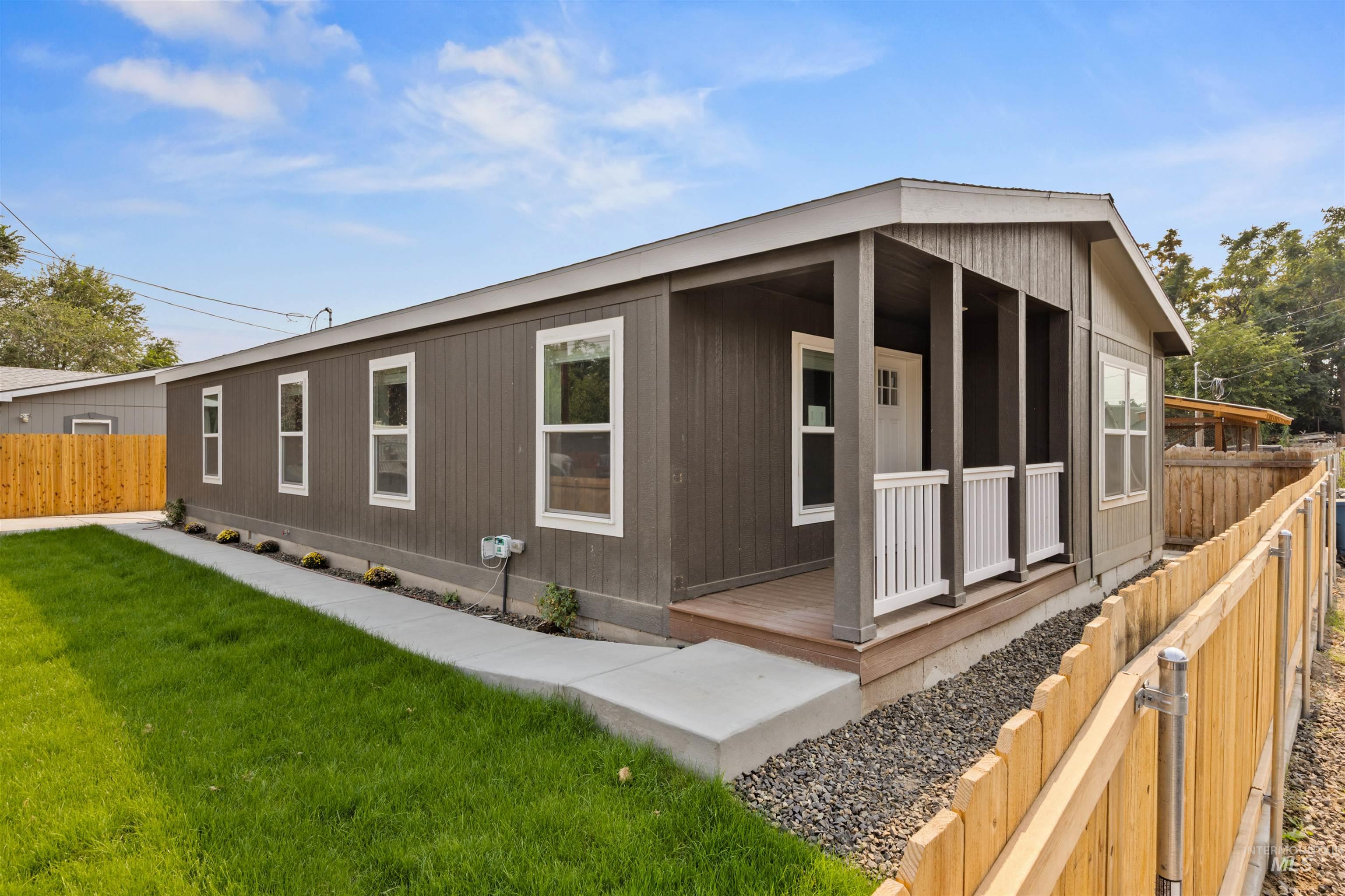 1315 2nd St N, Nampa, Idaho 83687, 3 Bedrooms, 2 Bathrooms, Residential For Sale, Price $349,900, 98961042