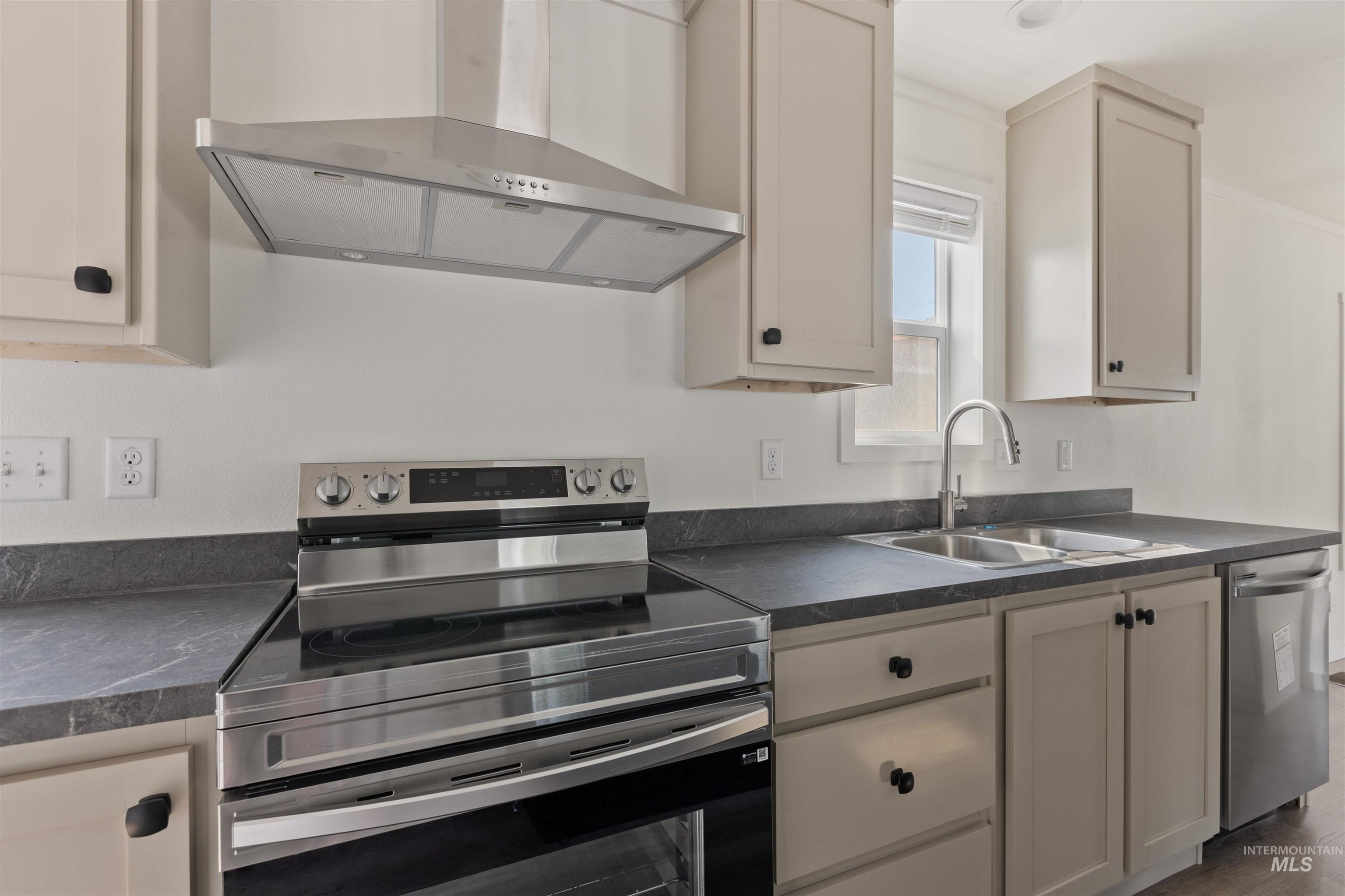 1315 2nd St N, Nampa, Idaho 83687, 3 Bedrooms, 2 Bathrooms, Residential For Sale, Price $349,900, 98961042