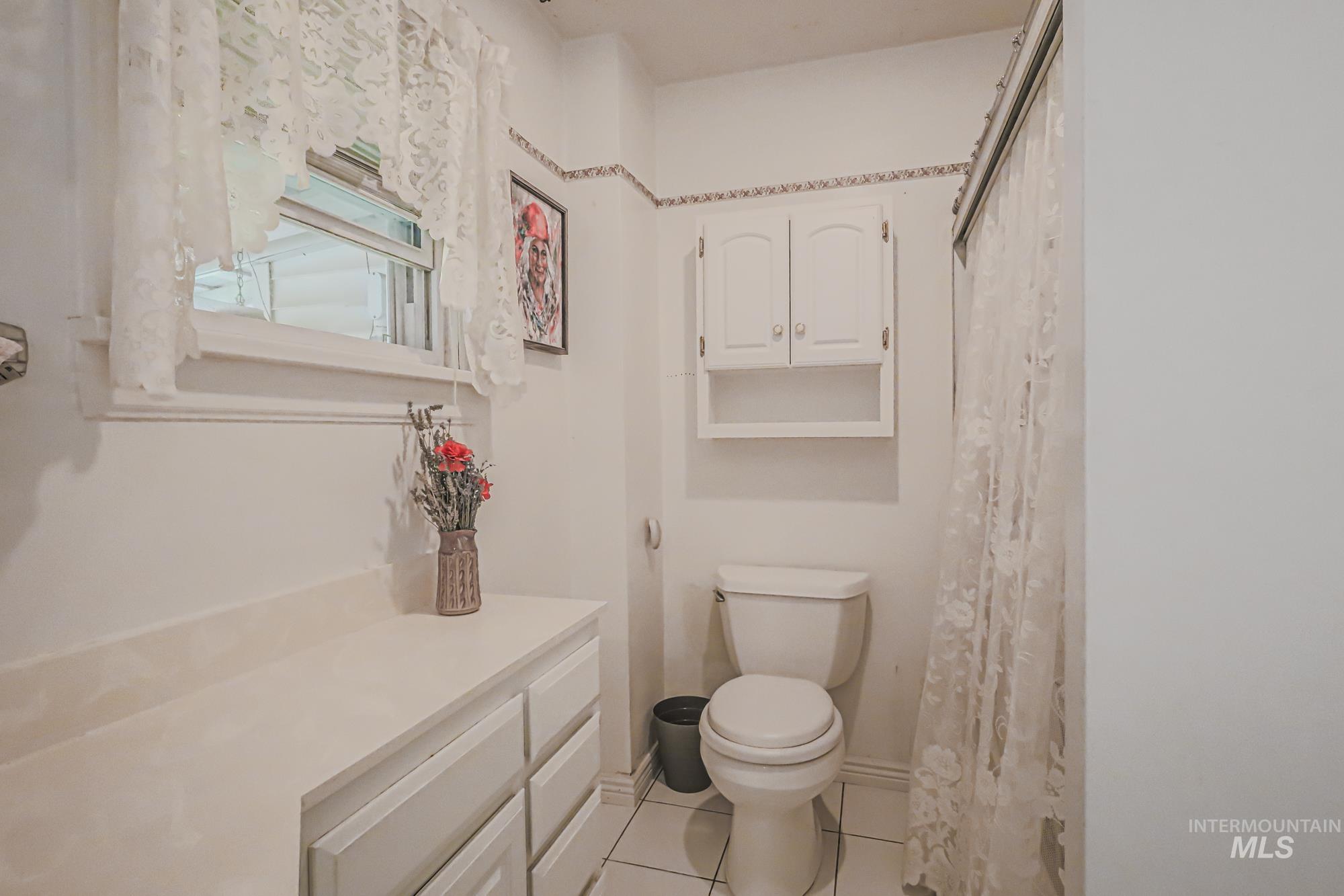 219 S Locust St, Nampa, Idaho 83686, 3 Bedrooms, 1 Bathroom, Residential For Sale, Price $329,000,MLS 98961100