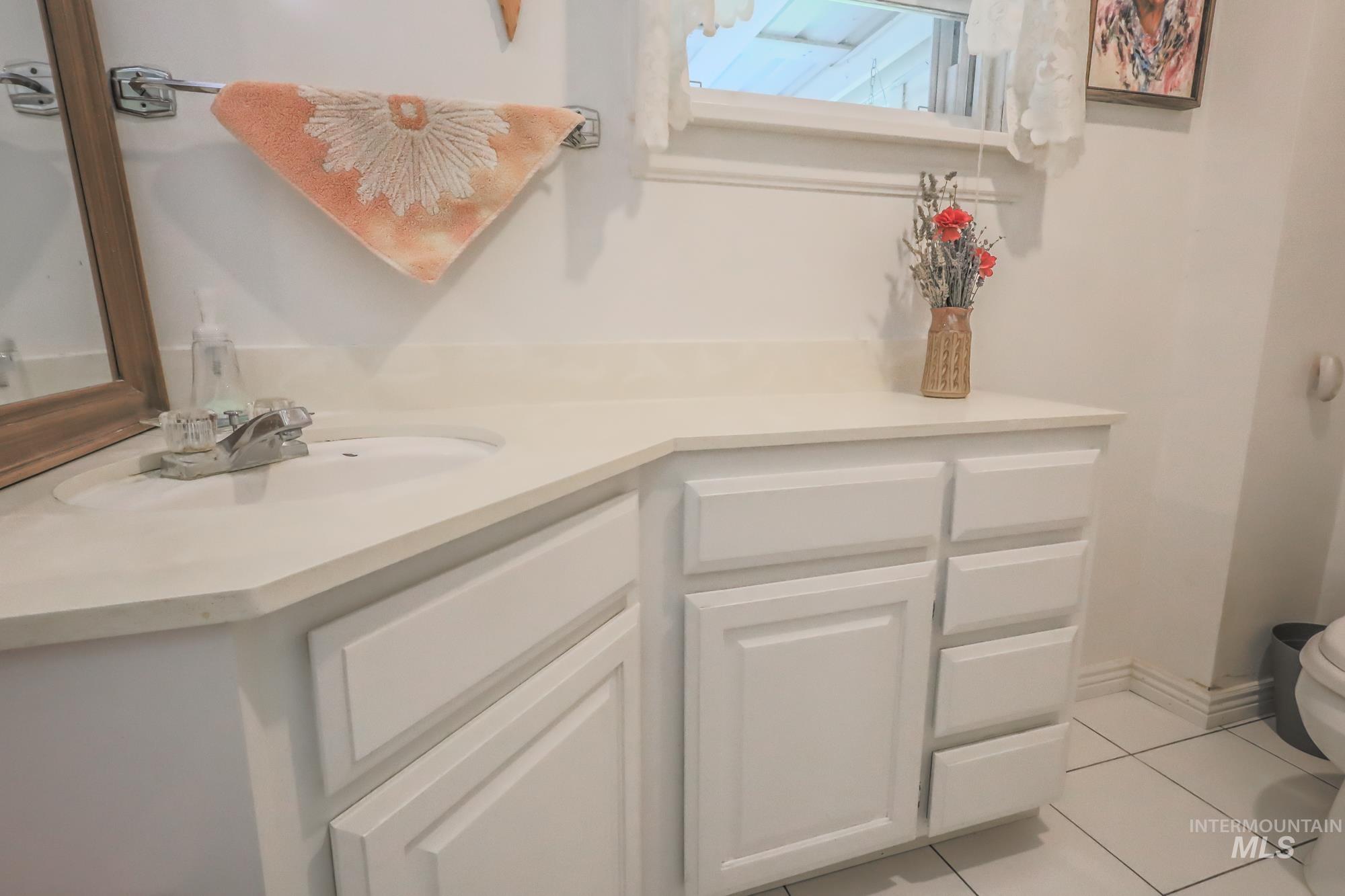 219 S Locust St, Nampa, Idaho 83686, 3 Bedrooms, 1 Bathroom, Residential For Sale, Price $329,000,MLS 98961100