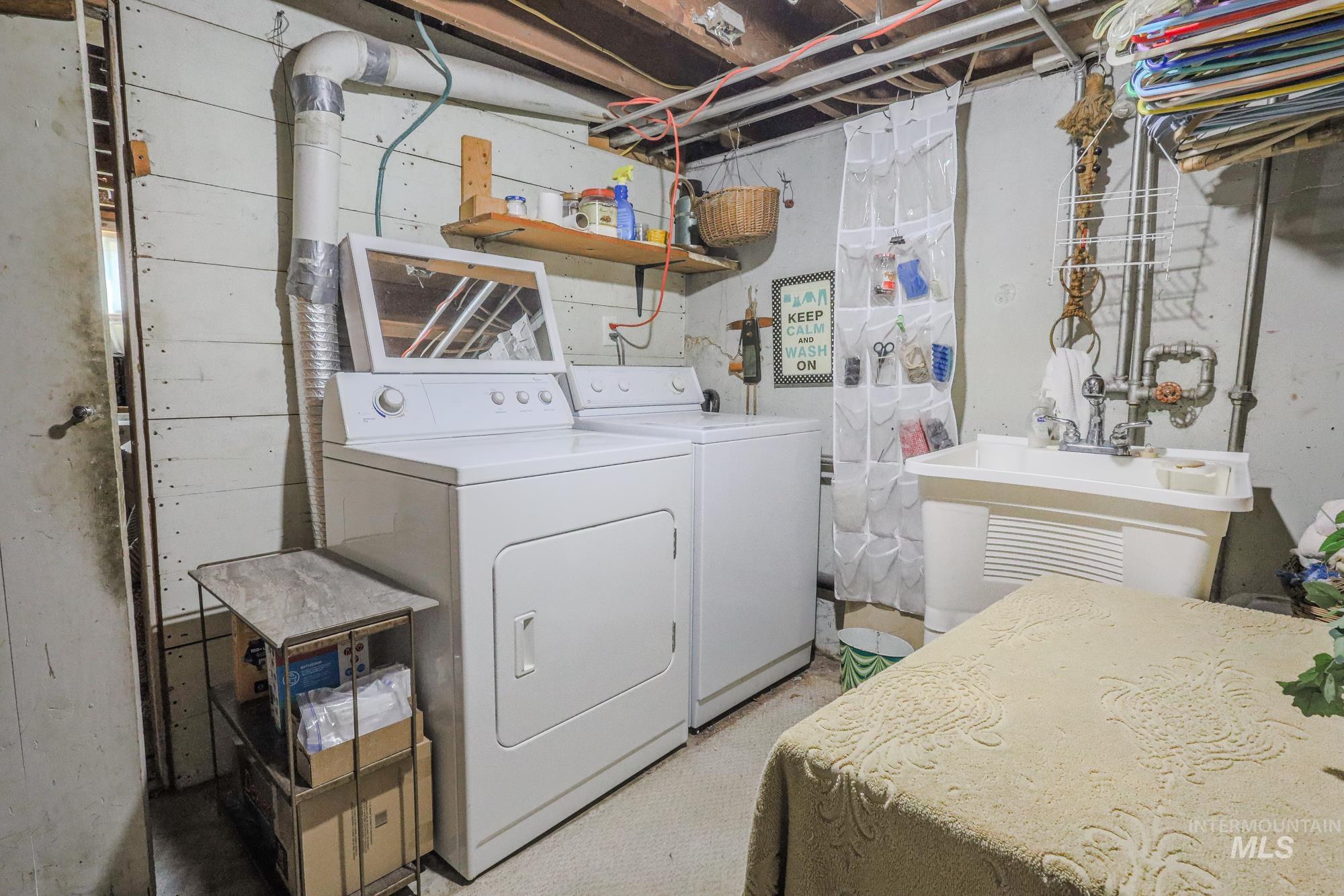 219 S Locust St, Nampa, Idaho 83686, 3 Bedrooms, 1 Bathroom, Residential For Sale, Price $329,000,MLS 98961100