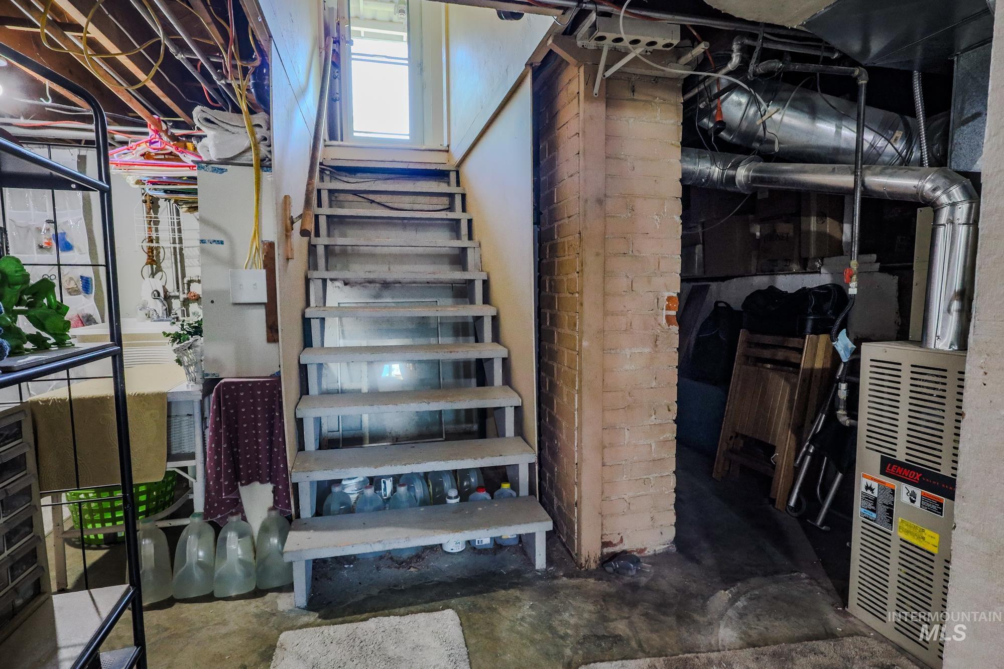 219 S Locust St, Nampa, Idaho 83686, 3 Bedrooms, 1 Bathroom, Residential For Sale, Price $329,000,MLS 98961100