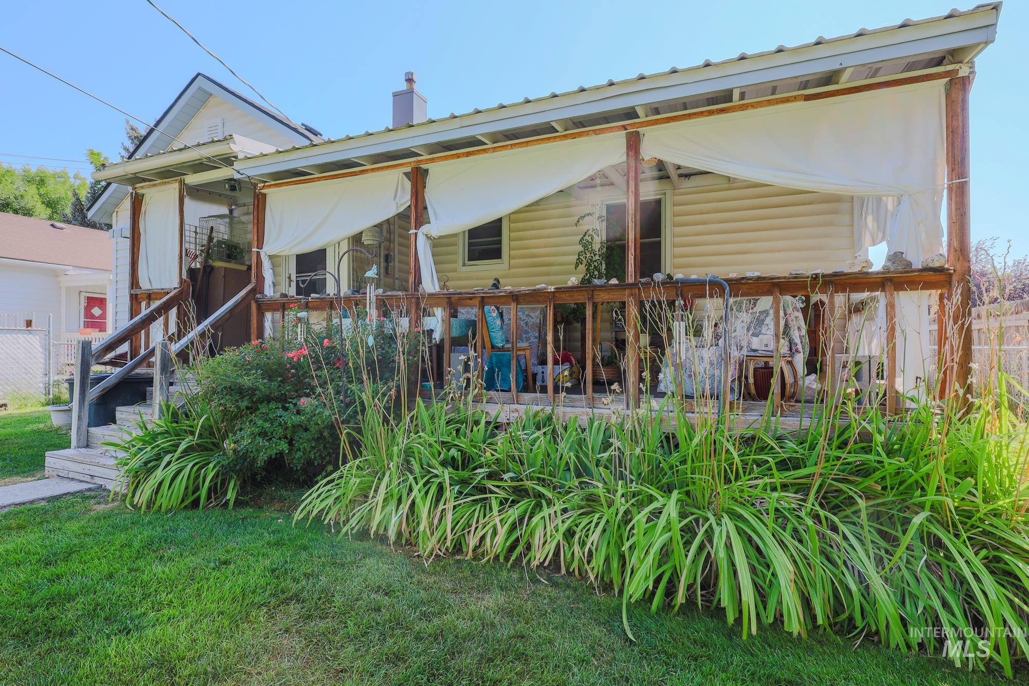 219 S Locust St, Nampa, Idaho 83686, 3 Bedrooms, 1 Bathroom, Residential For Sale, Price $329,000,MLS 98961100