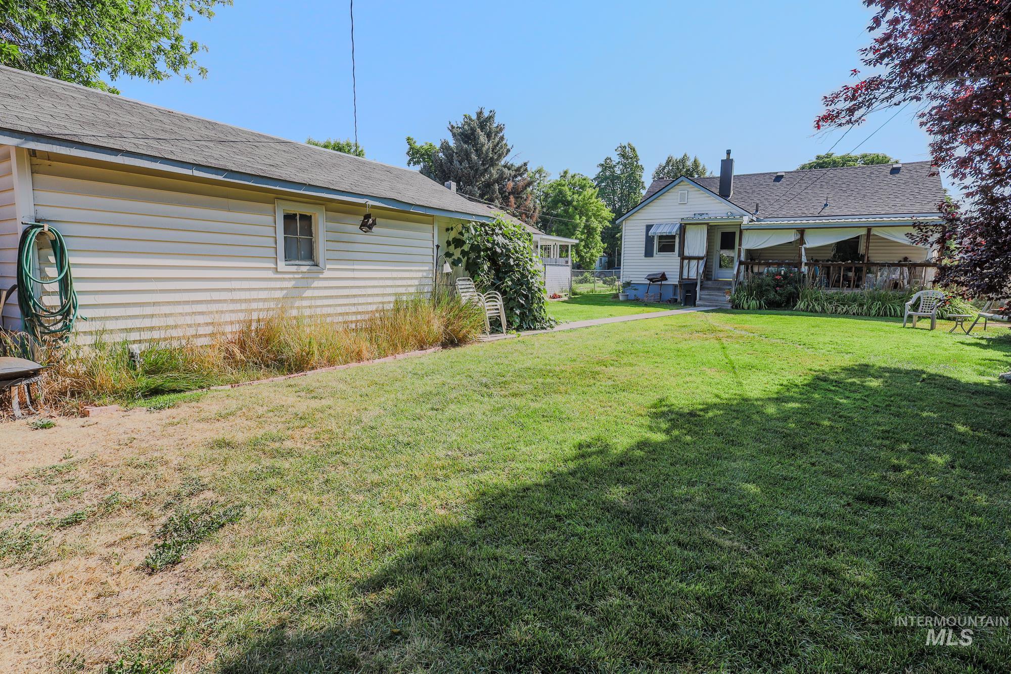 219 S Locust St, Nampa, Idaho 83686, 3 Bedrooms, 1 Bathroom, Residential For Sale, Price $329,000,MLS 98961100