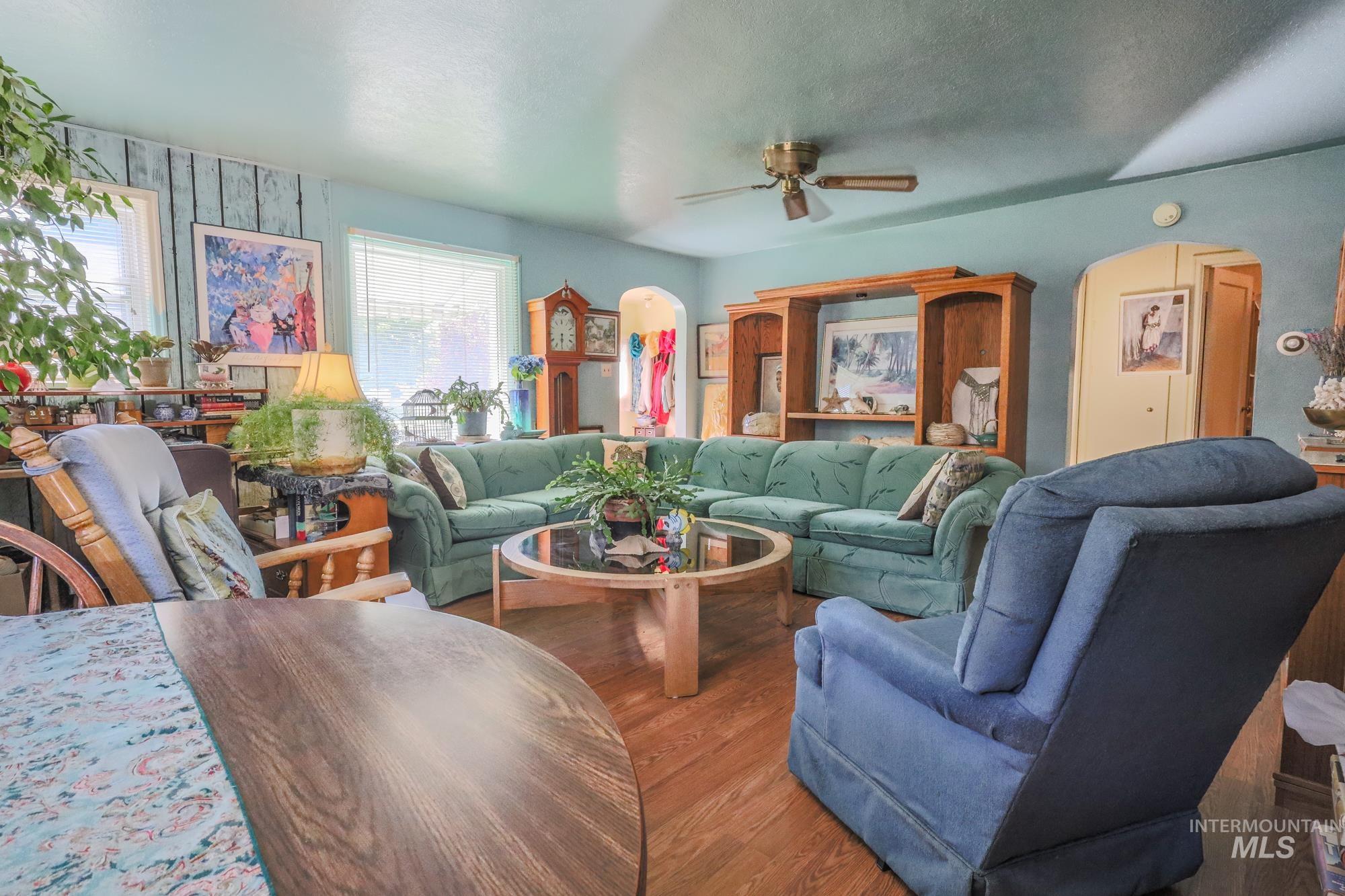 219 S Locust St, Nampa, Idaho 83686, 3 Bedrooms, 1 Bathroom, Residential For Sale, Price $329,000,MLS 98961100