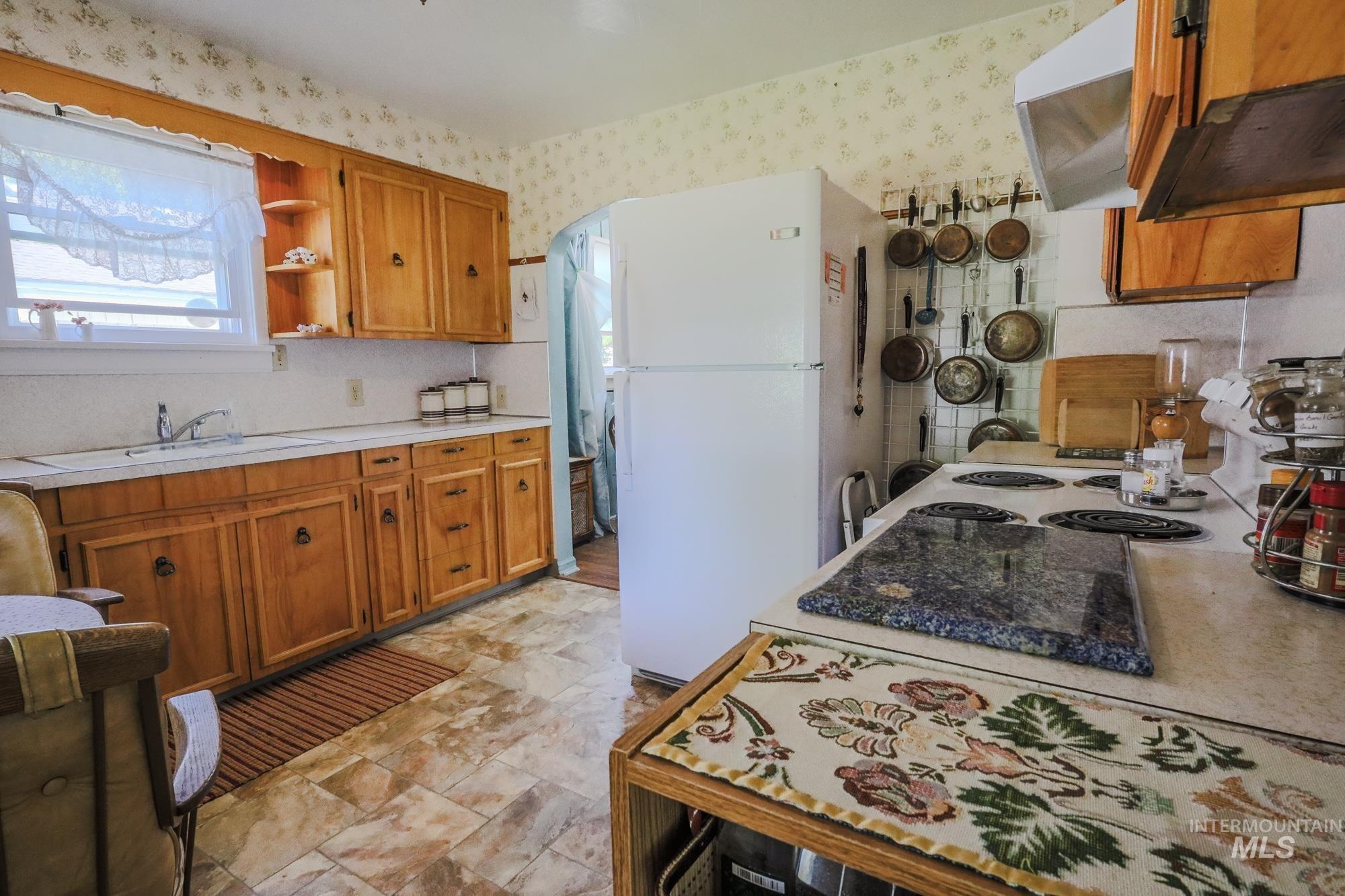 219 S Locust St, Nampa, Idaho 83686, 3 Bedrooms, 1 Bathroom, Residential For Sale, Price $329,000,MLS 98961100