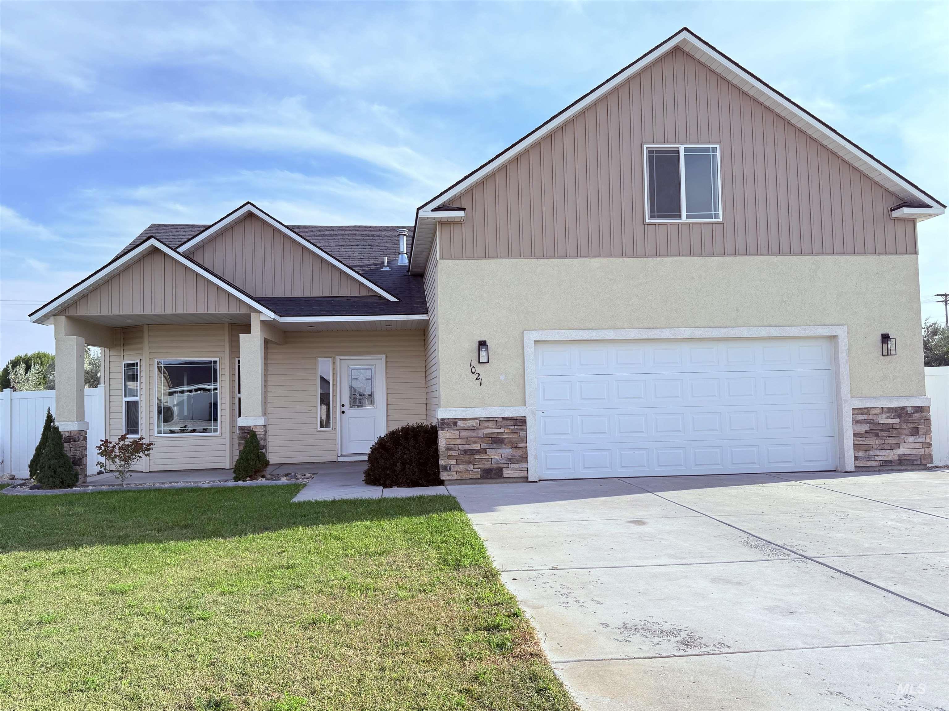 1021 12th Street, Rupert, Idaho 83350, 3 Bedrooms, 2.5 Bathrooms, Residential For Sale, Price $375,900,MLS 98961102