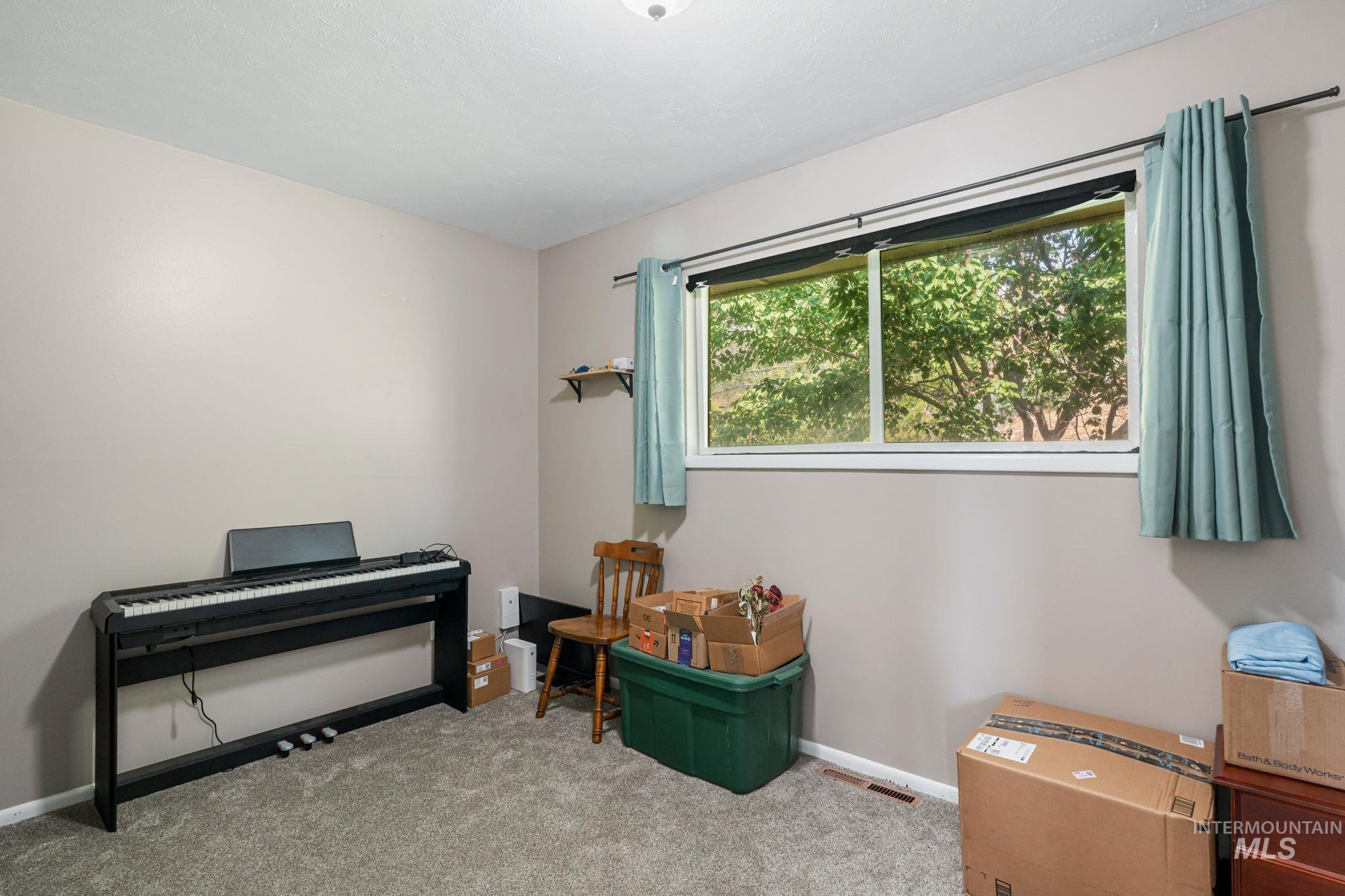 816 Park Lane, Pocatello, Idaho 83201, 5 Bedrooms, 2 Bathrooms, Residential For Sale, Price $349,900,MLS 98961147