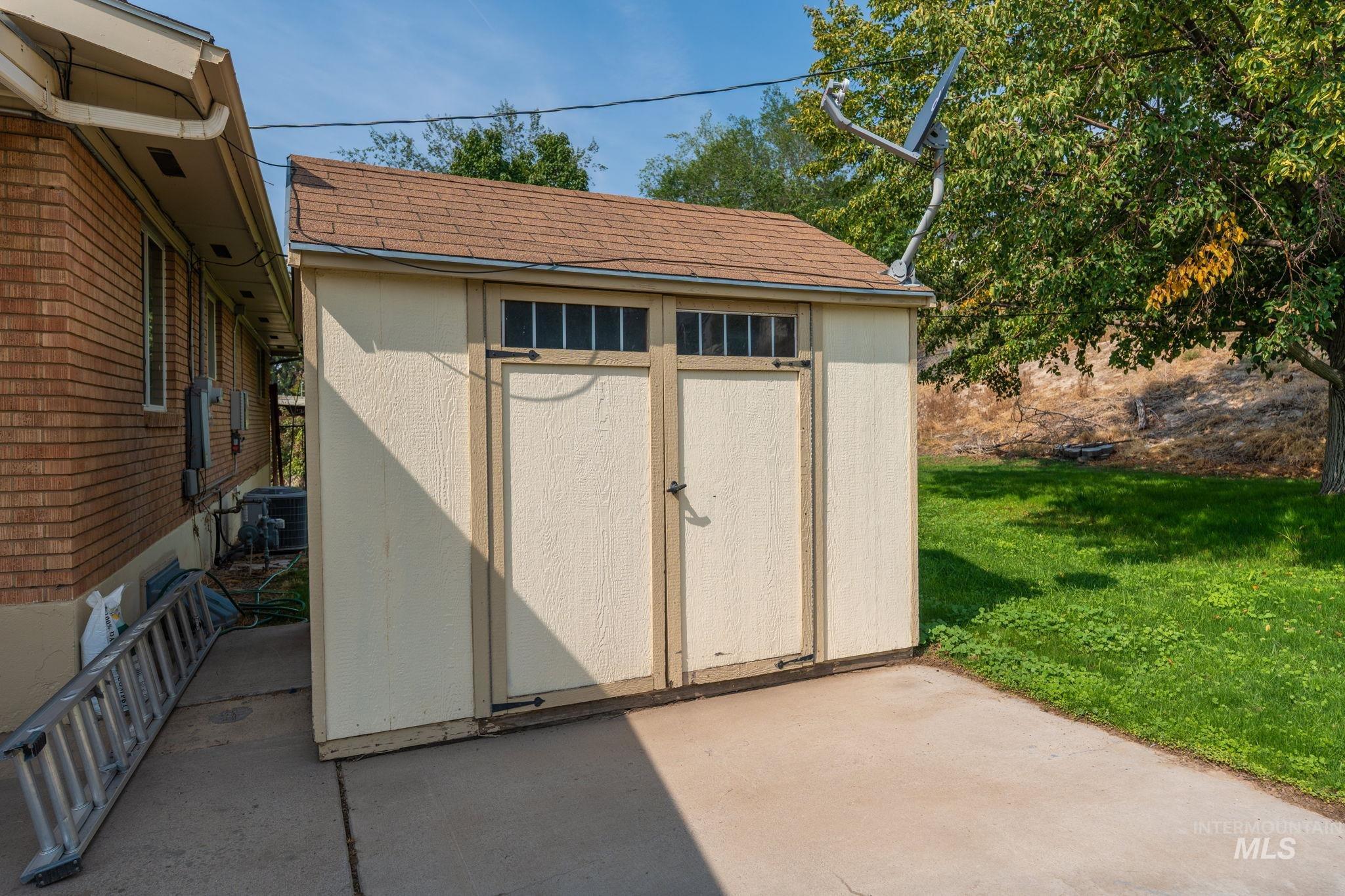 816 Park Lane, Pocatello, Idaho 83201, 5 Bedrooms, 2 Bathrooms, Residential For Sale, Price $349,900,MLS 98961147