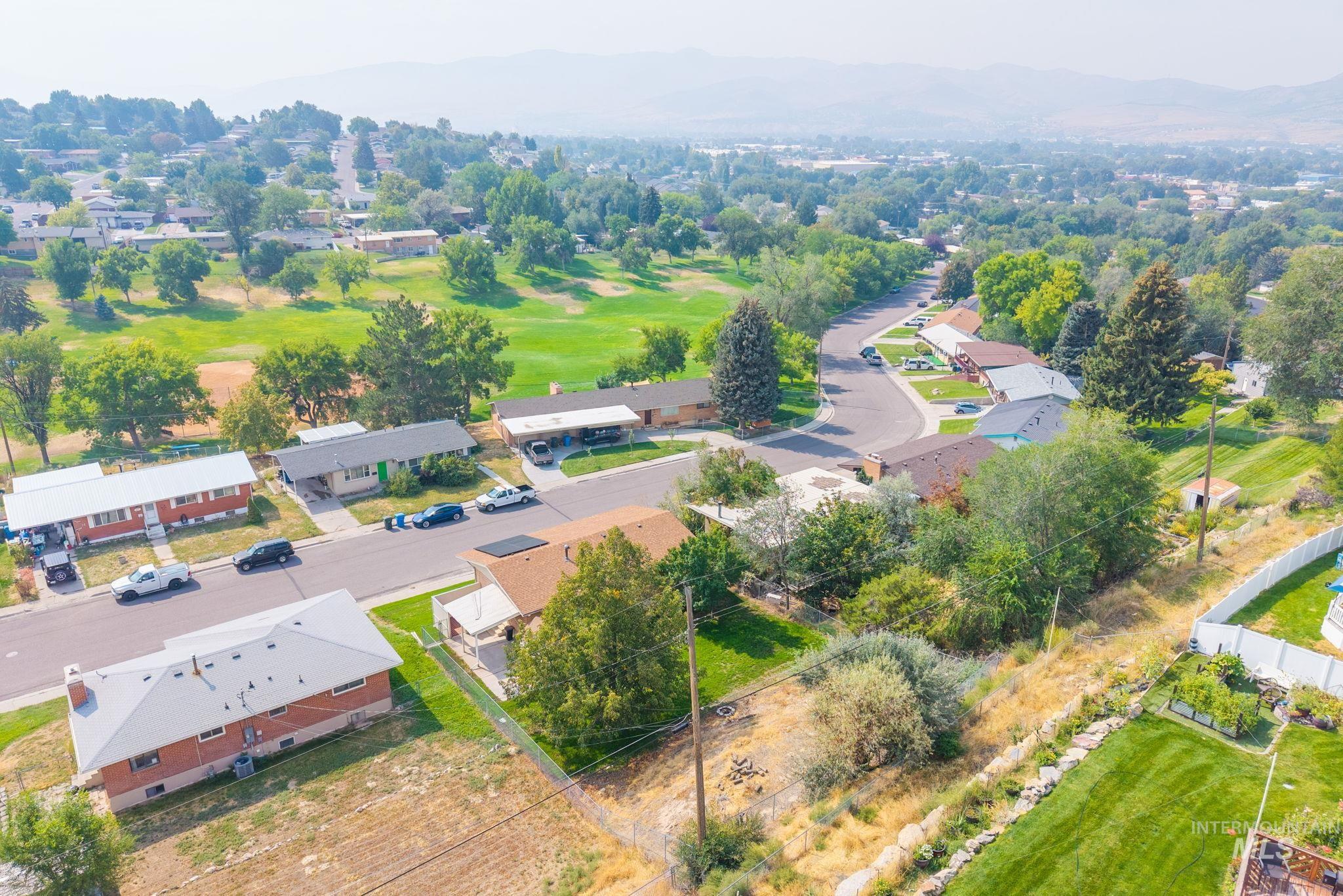 816 Park Lane, Pocatello, Idaho 83201, 5 Bedrooms, 2 Bathrooms, Residential For Sale, Price $349,900,MLS 98961147