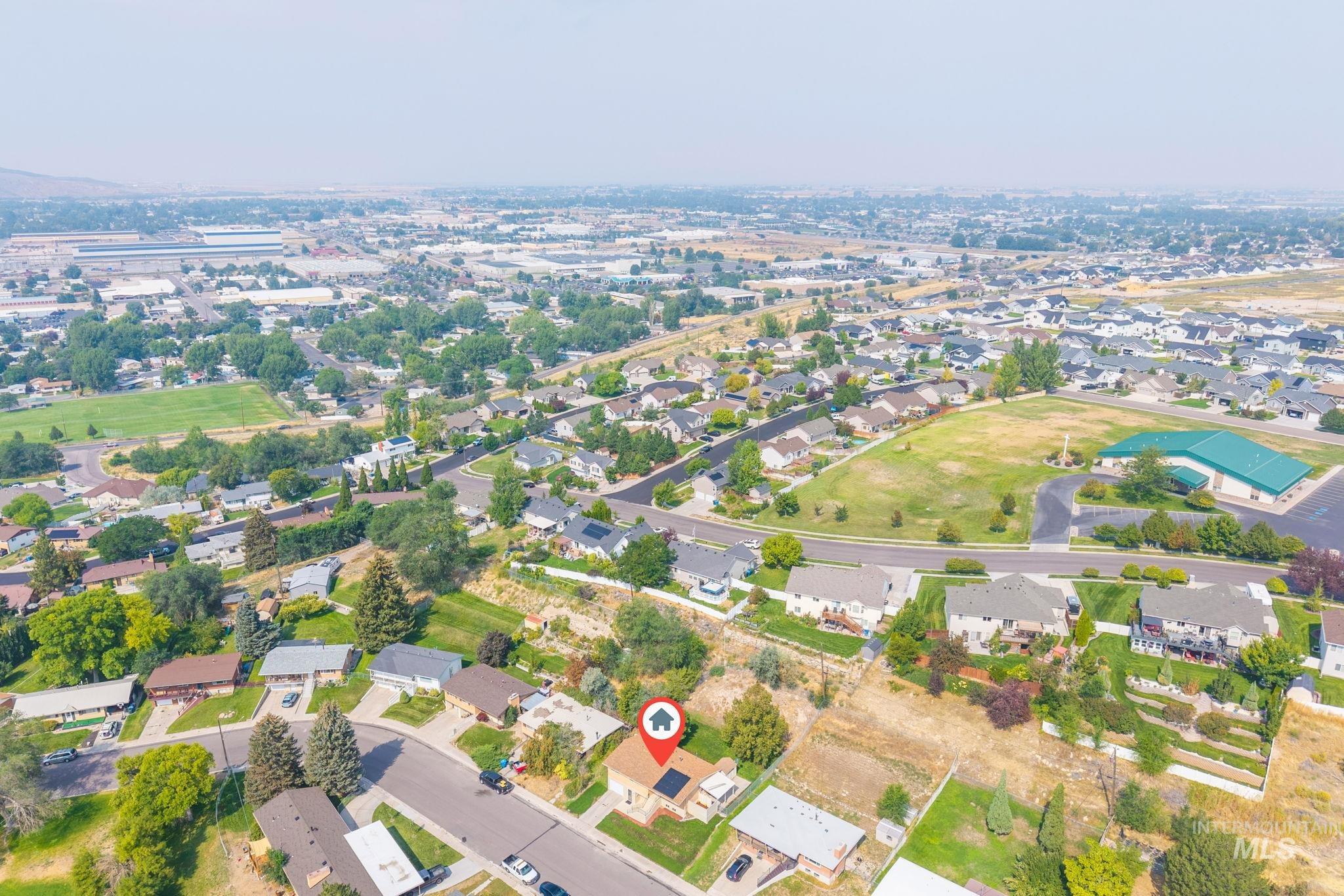 816 Park Lane, Pocatello, Idaho 83201, 5 Bedrooms, 2 Bathrooms, Residential For Sale, Price $349,900,MLS 98961147