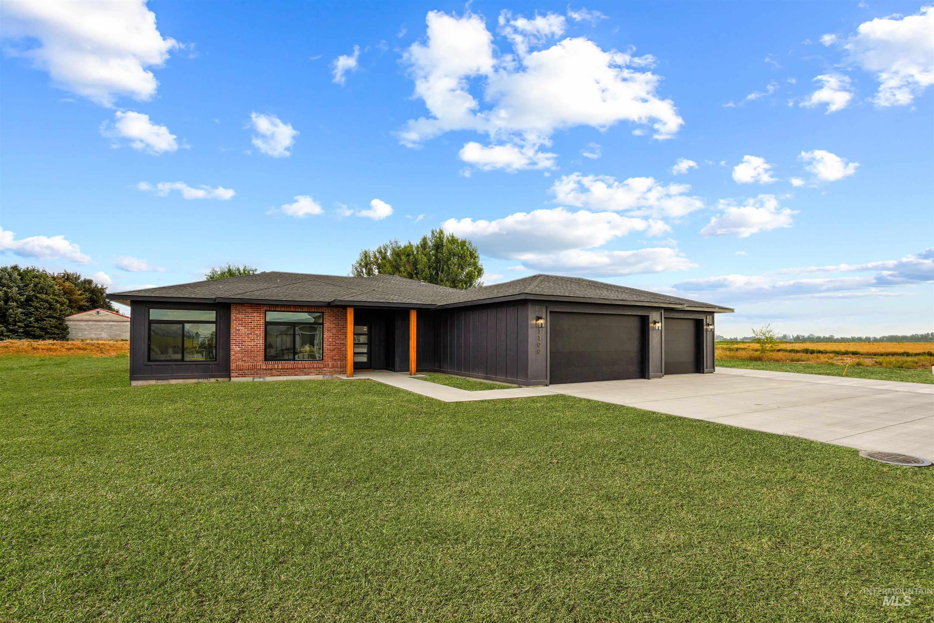 1100 Coventry Lane, Burley, Idaho 83318, 4 Bedrooms, 2 Bathrooms, Residential For Sale, Price $495,000,MLS 98961153