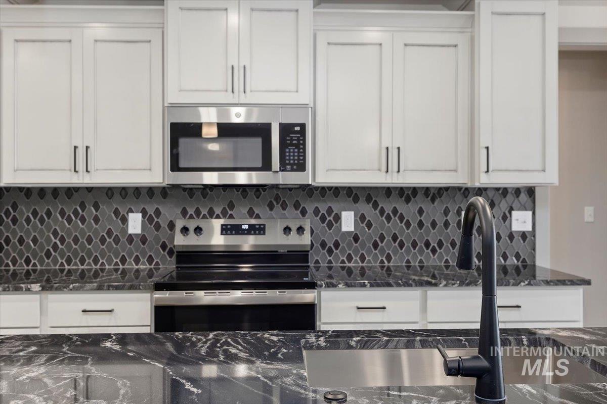 1304 20th Ave E, Jerome, Idaho 83338, 4 Bedrooms, 2.5 Bathrooms, Residential For Sale, Price $430,000,MLS 98961198