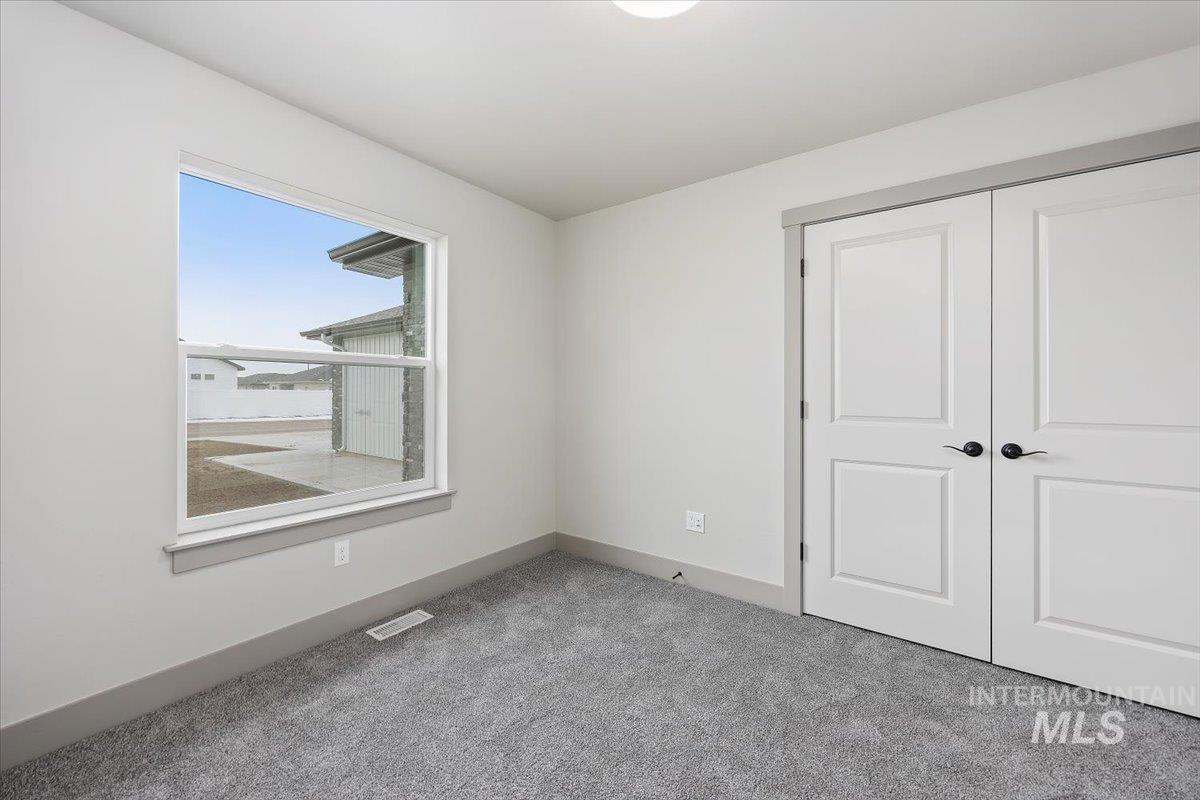 1304 20th Ave E, Jerome, Idaho 83338, 4 Bedrooms, 2.5 Bathrooms, Residential For Sale, Price $430,000,MLS 98961198