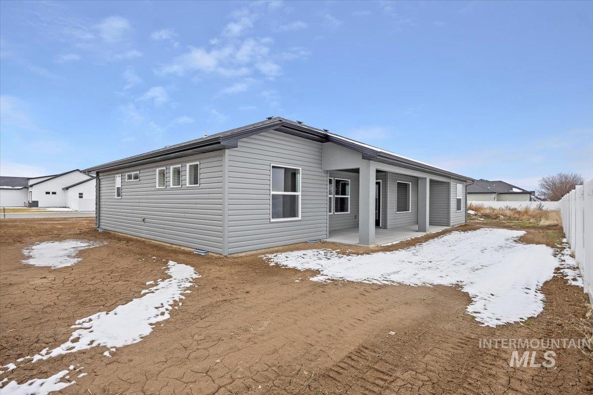 1304 20th Ave E, Jerome, Idaho 83338, 4 Bedrooms, 2.5 Bathrooms, Residential For Sale, Price $430,000,MLS 98961198