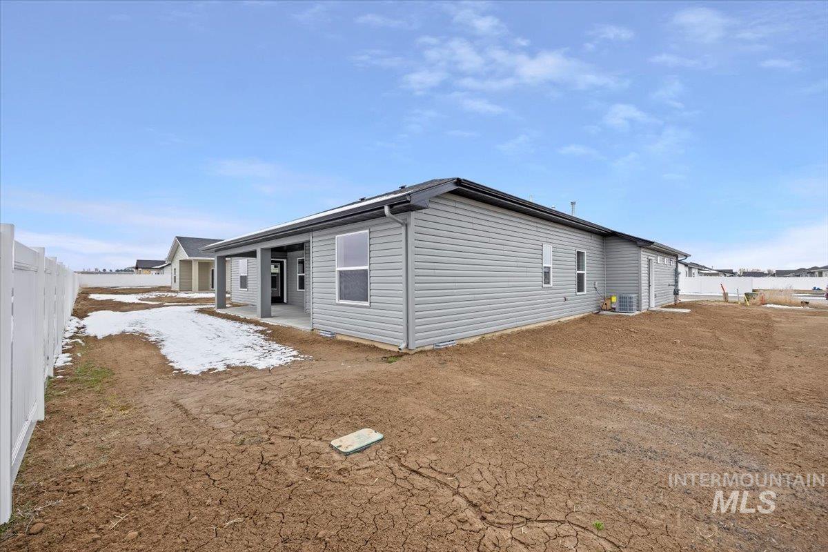 1304 20th Ave E, Jerome, Idaho 83338, 4 Bedrooms, 2.5 Bathrooms, Residential For Sale, Price $430,000,MLS 98961198