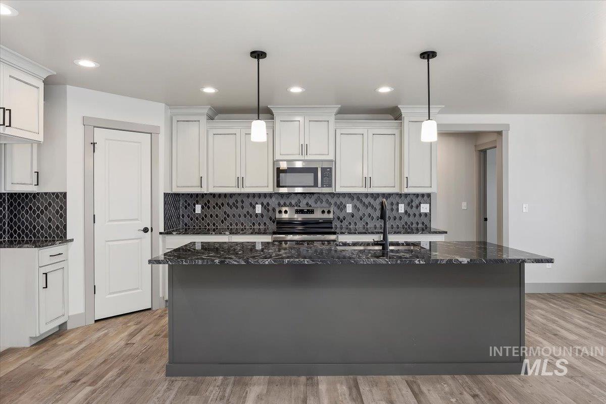 1304 20th Ave E, Jerome, Idaho 83338, 4 Bedrooms, 2.5 Bathrooms, Residential For Sale, Price $430,000,MLS 98961198