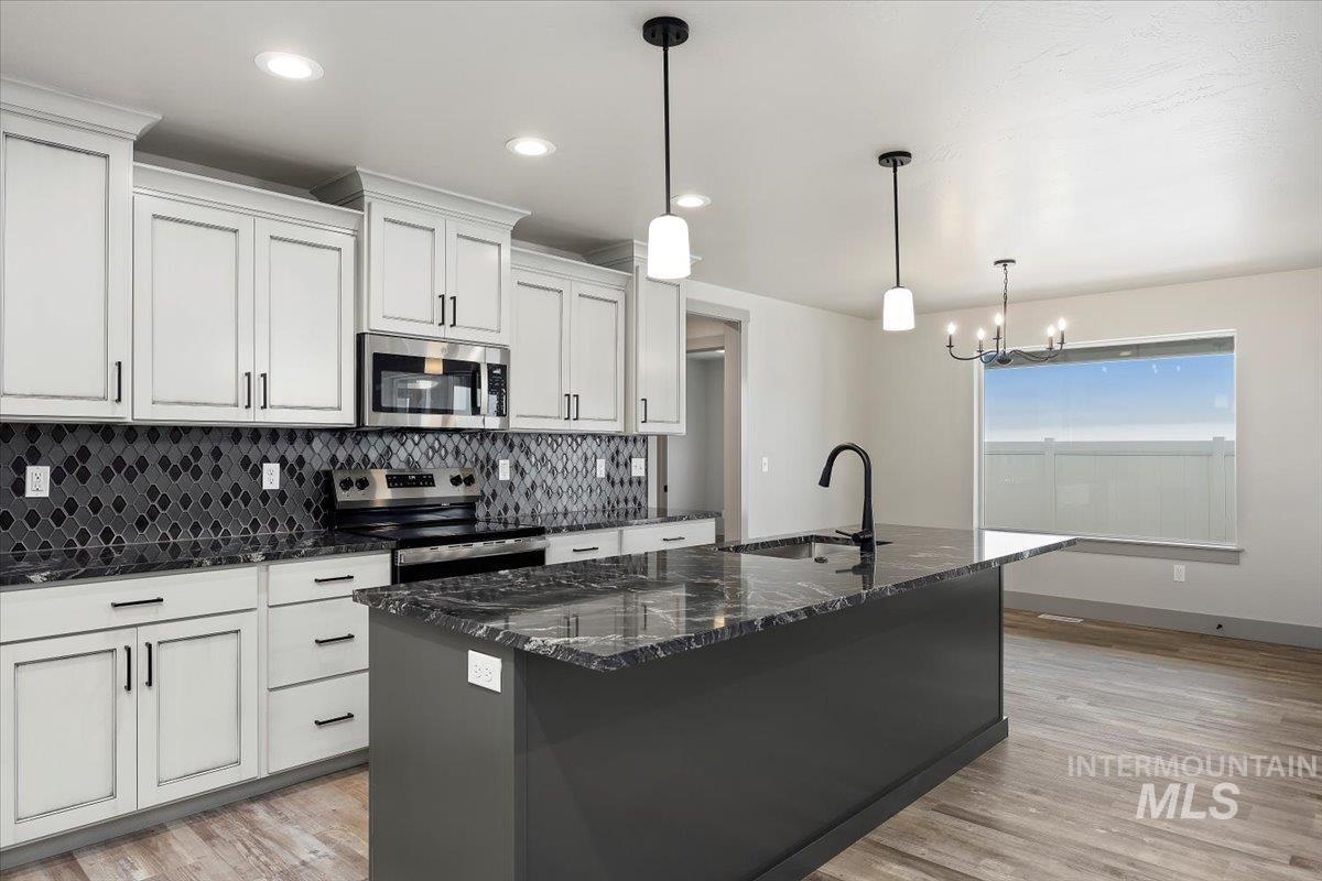 1304 20th Ave E, Jerome, Idaho 83338, 4 Bedrooms, 2.5 Bathrooms, Residential For Sale, Price $430,000,MLS 98961198