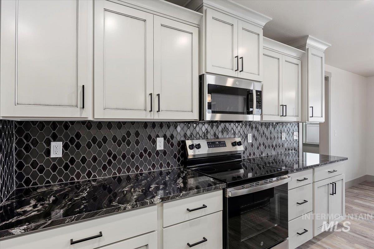 1304 20th Ave E, Jerome, Idaho 83338, 4 Bedrooms, 2.5 Bathrooms, Residential For Sale, Price $430,000,MLS 98961198