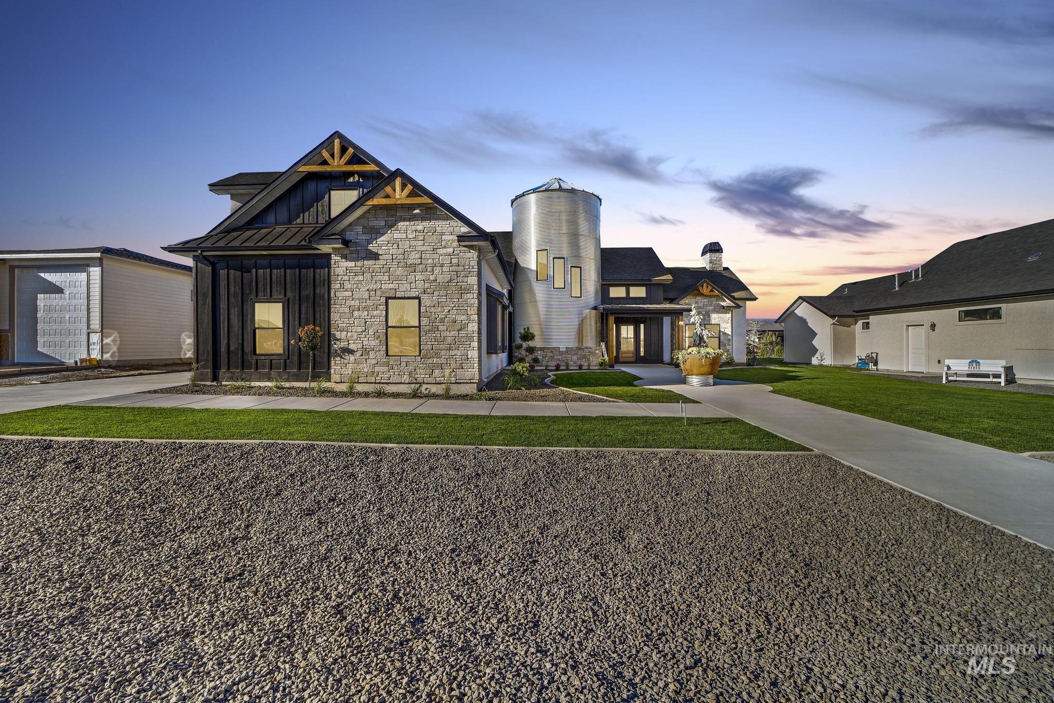 1580 Clear Creek Loop, Twin Falls, Idaho 83301, 3 Bedrooms, 2.5 Bathrooms, Residential For Sale, Price $938,000,MLS 98961202