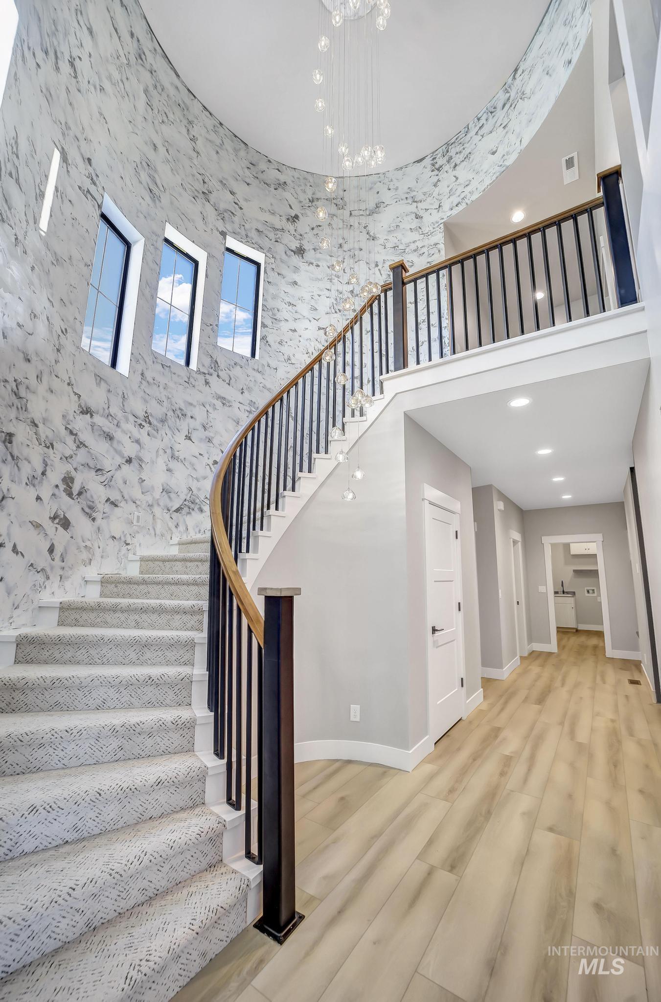 1580 Clear Creek Loop, Twin Falls, Idaho 83301, 3 Bedrooms, 2.5 Bathrooms, Residential For Sale, Price $938,000,MLS 98961202