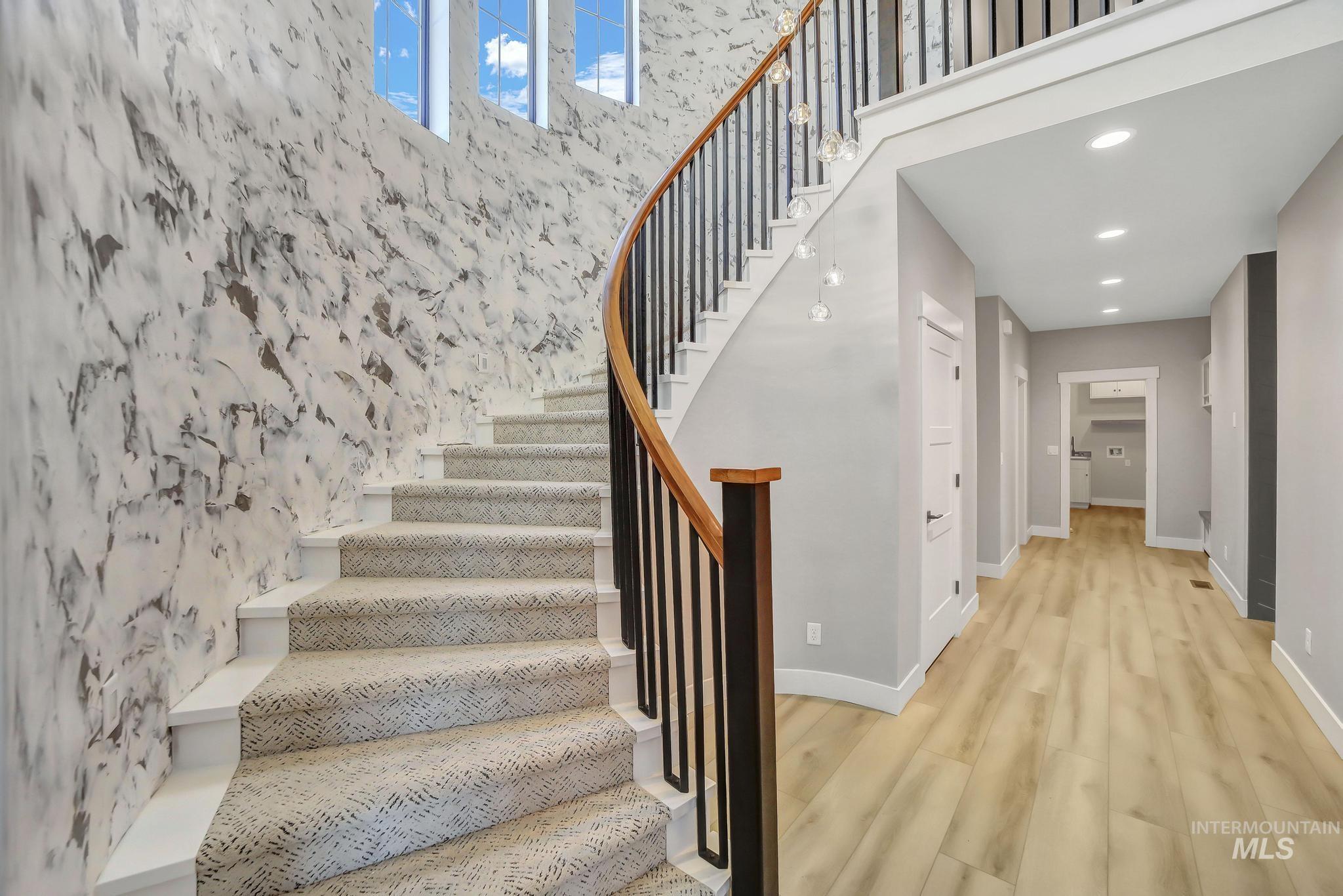 1580 Clear Creek Loop, Twin Falls, Idaho 83301, 3 Bedrooms, 2.5 Bathrooms, Residential For Sale, Price $938,000,MLS 98961202