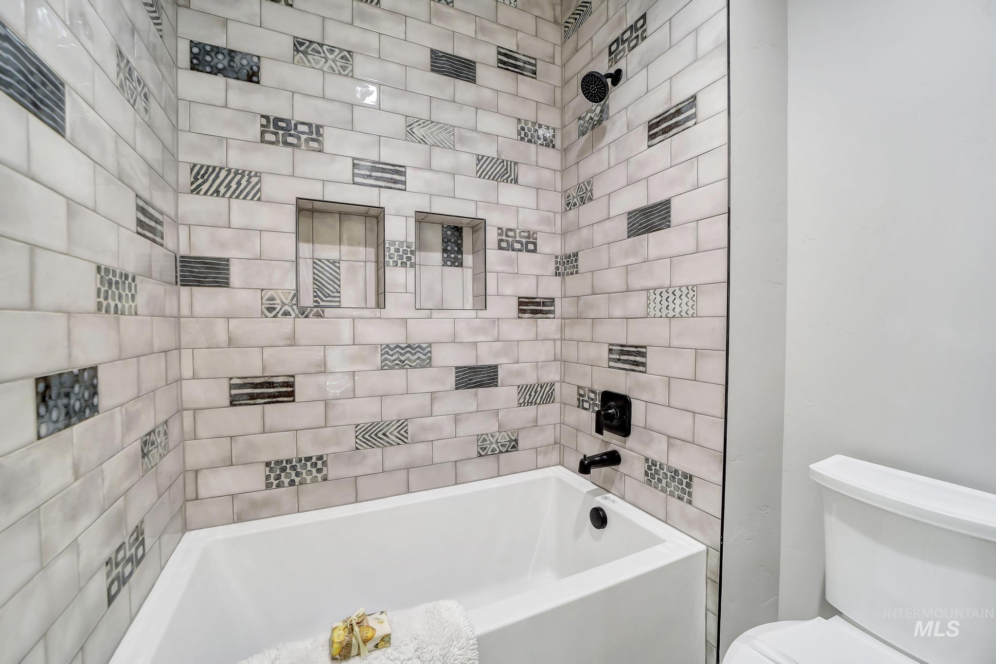 1580 Clear Creek Loop, Twin Falls, Idaho 83301, 3 Bedrooms, 2.5 Bathrooms, Residential For Sale, Price $938,000,MLS 98961202