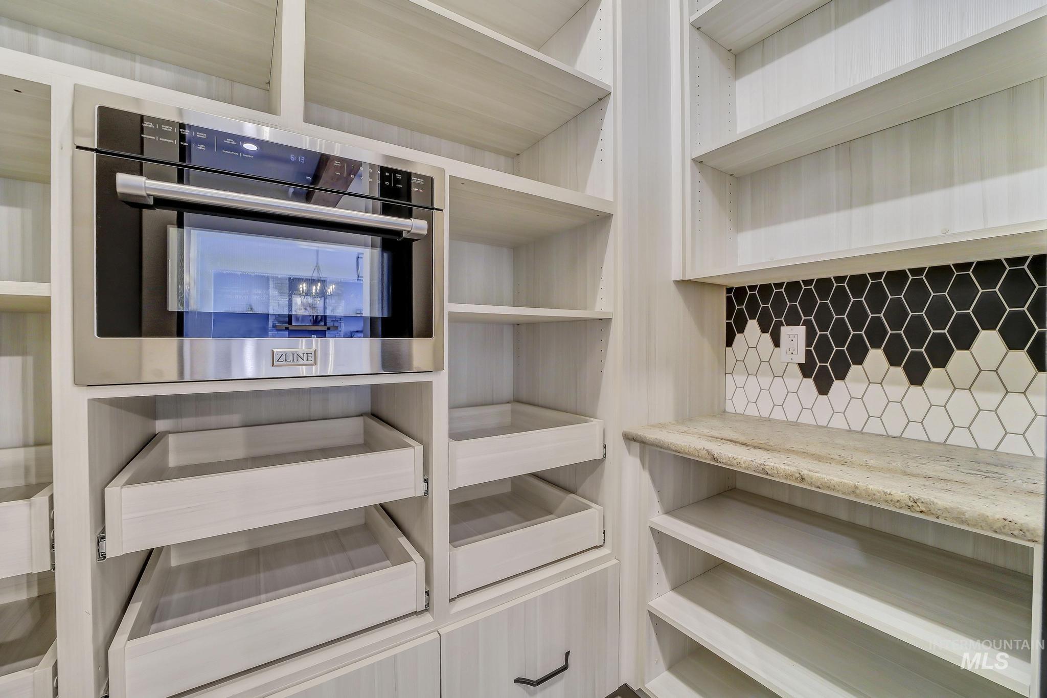 1580 Clear Creek Loop, Twin Falls, Idaho 83301, 3 Bedrooms, 2.5 Bathrooms, Residential For Sale, Price $938,000,MLS 98961202