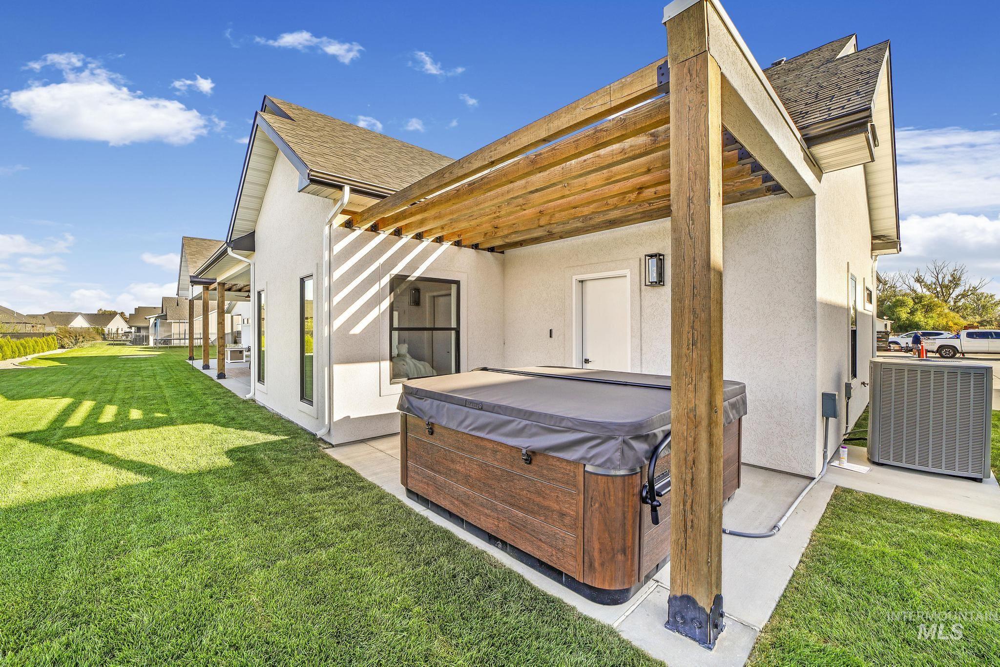 1580 Clear Creek Loop, Twin Falls, Idaho 83301, 3 Bedrooms, 2.5 Bathrooms, Residential For Sale, Price $938,000,MLS 98961202