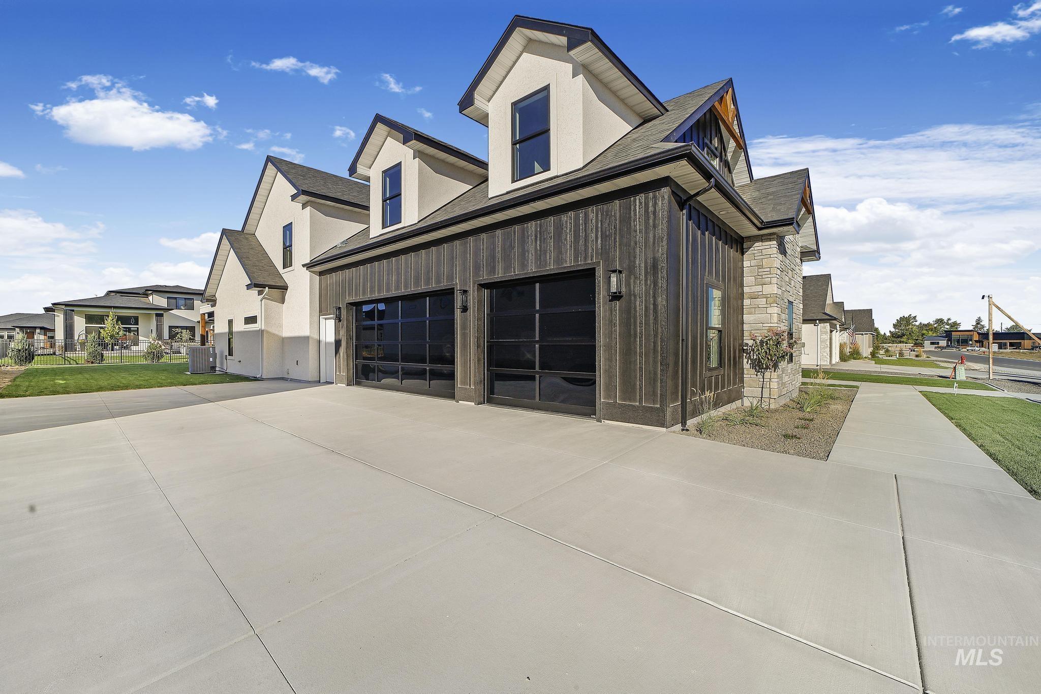 1580 Clear Creek Loop, Twin Falls, Idaho 83301, 3 Bedrooms, 2.5 Bathrooms, Residential For Sale, Price $938,000,MLS 98961202