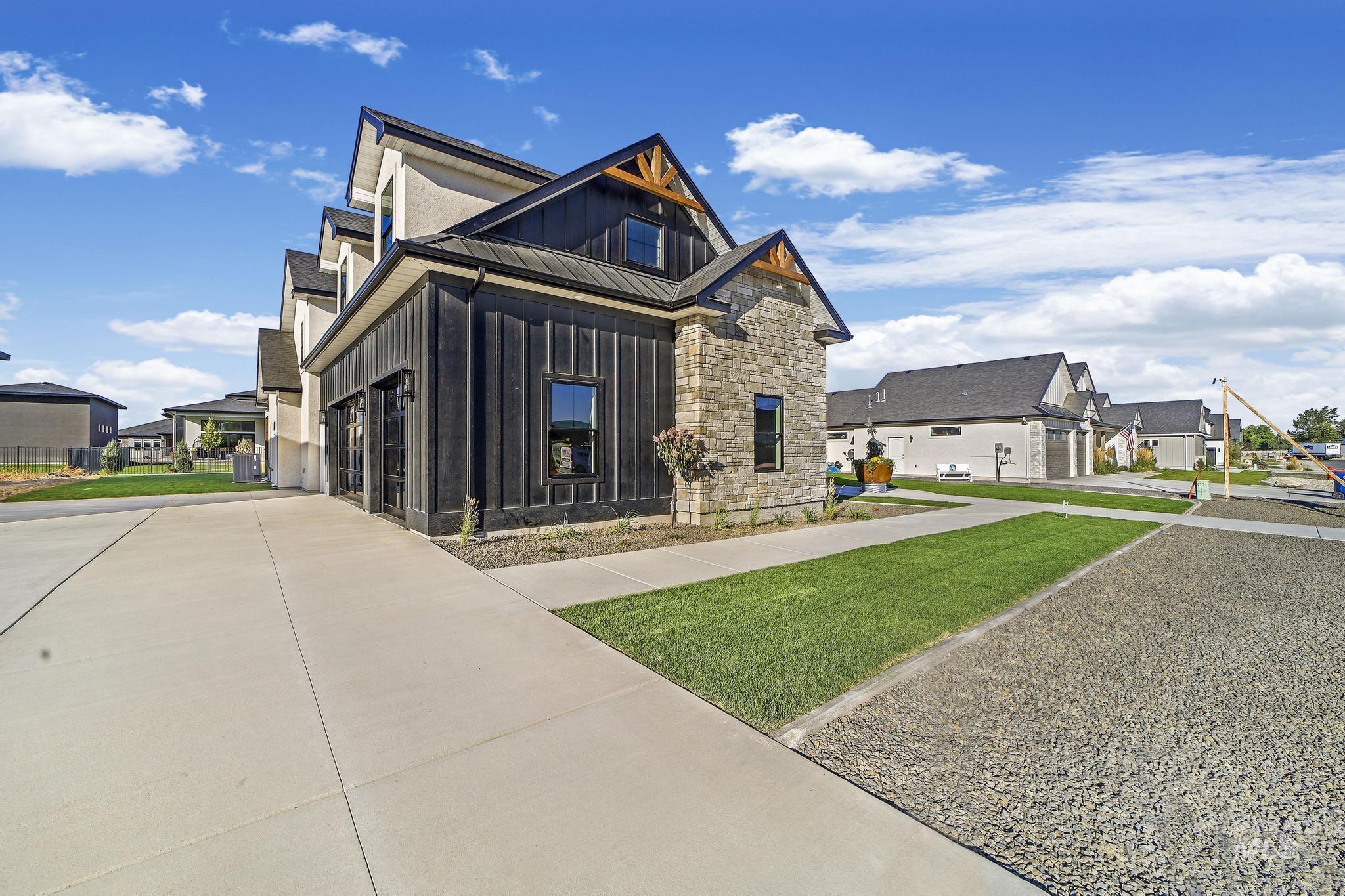 1580 Clear Creek Loop, Twin Falls, Idaho 83301, 3 Bedrooms, 2.5 Bathrooms, Residential For Sale, Price $938,000,MLS 98961202