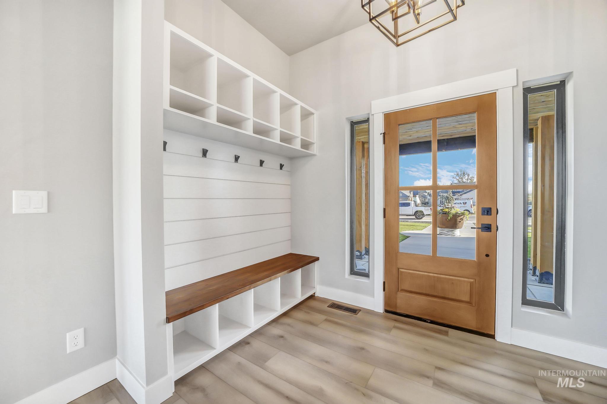 1580 Clear Creek Loop, Twin Falls, Idaho 83301, 3 Bedrooms, 2.5 Bathrooms, Residential For Sale, Price $938,000,MLS 98961202